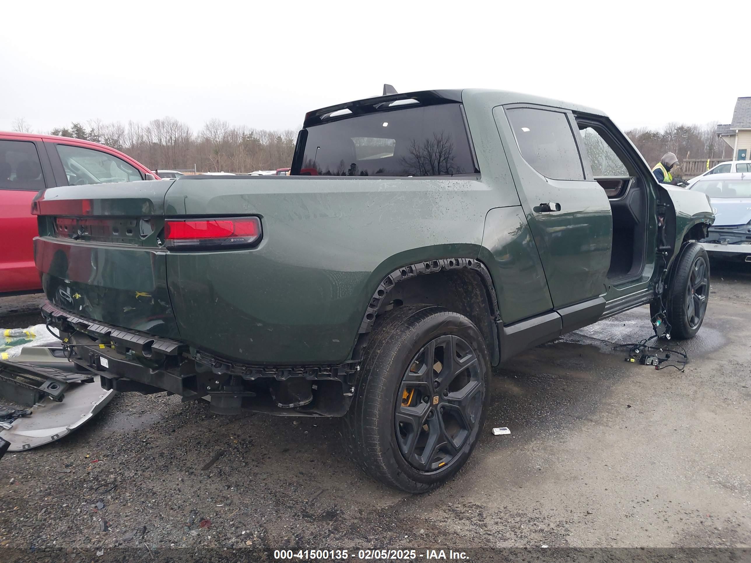 2022 RIVIAN R1T — VIN 7FCTGAAA7NN016514 — photo 4