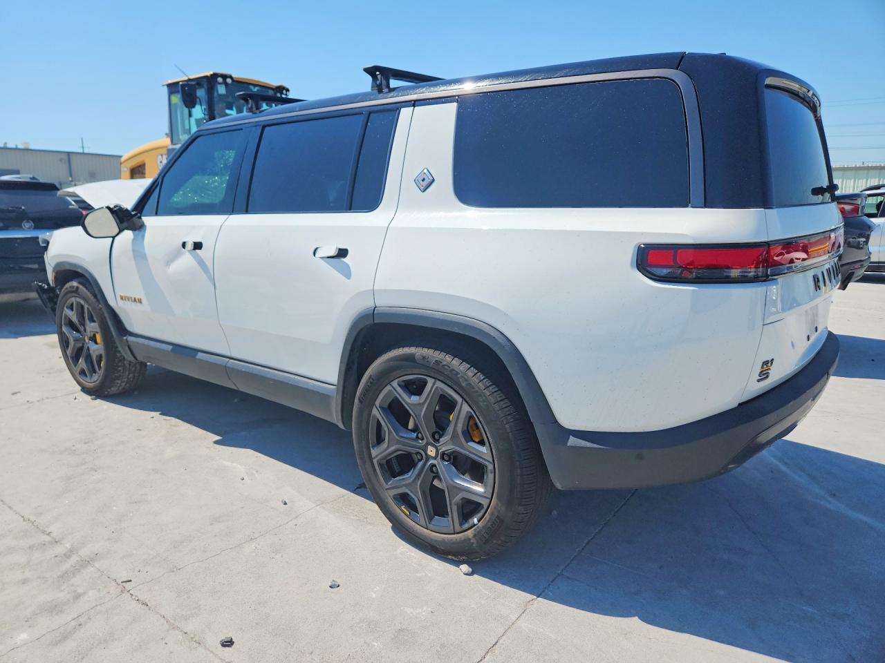 2026 RIVIAN R1S — VIN 7PDSGBBP3TN086155 — photo 2