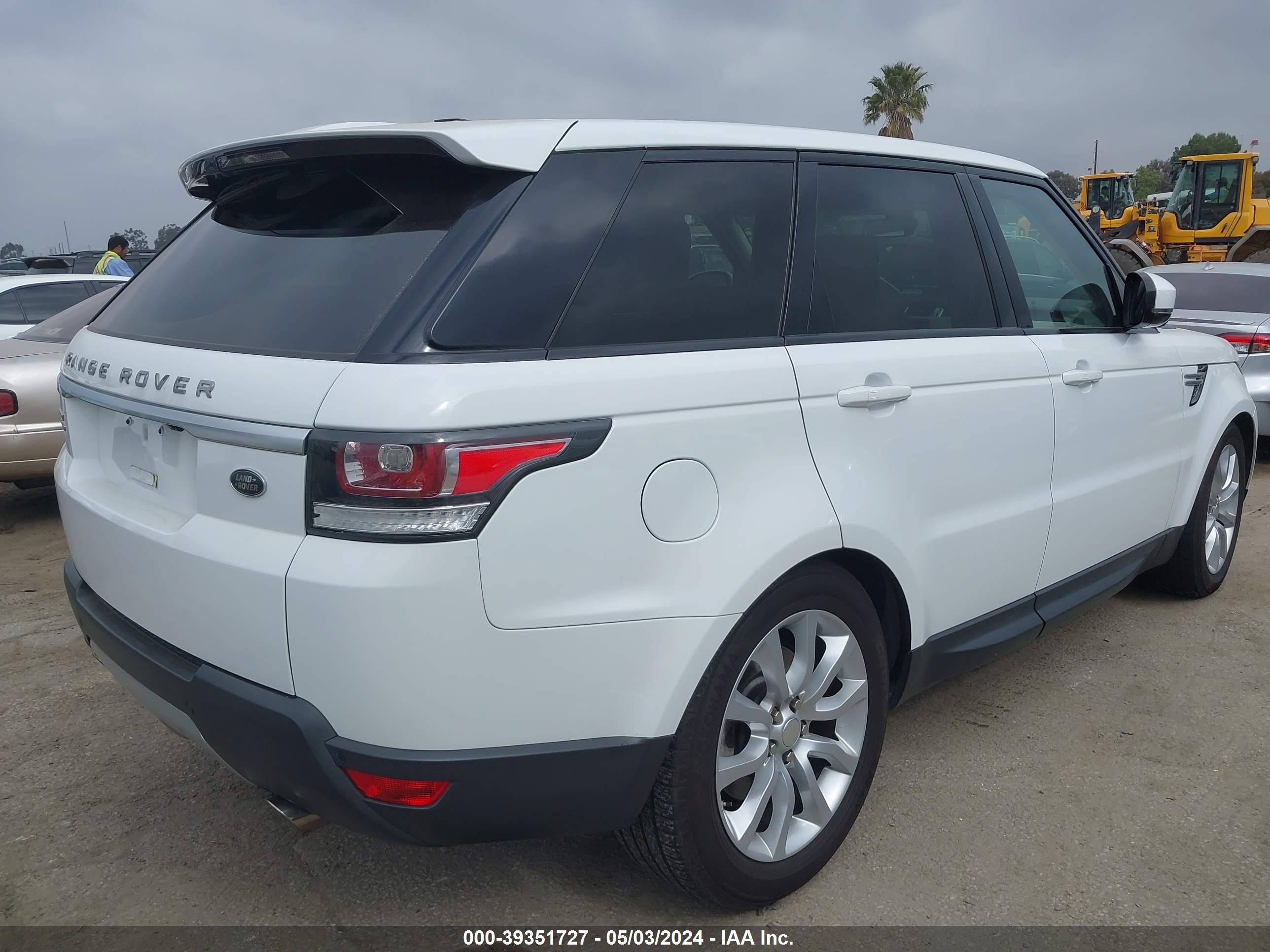 2014 LAND ROVER RANGE ROVER SPORT — VIN SALWR2WF4EA323985 — photo 4