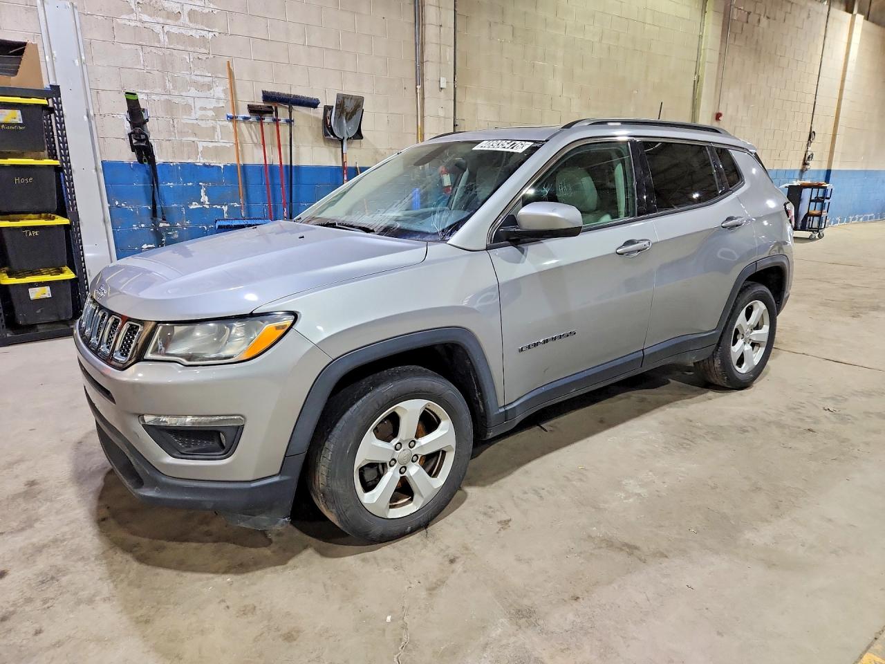 2018 JEEP Compass — VIN 3C4NJDBB8JT112655 — photo 1 of 14