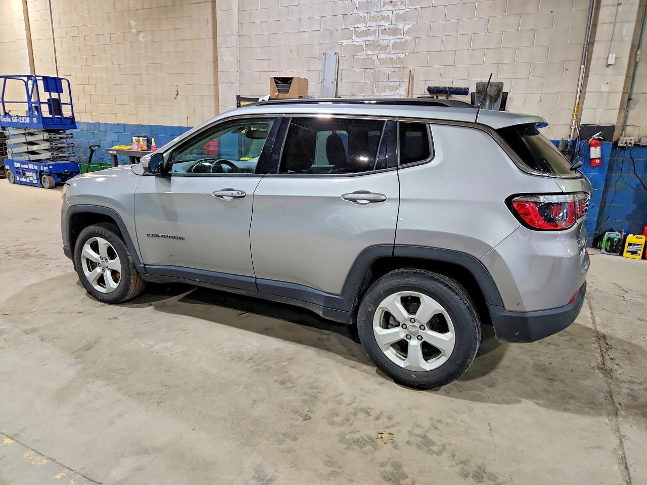 2018 JEEP Compass — VIN 3C4NJDBB8JT112655 — photo 2