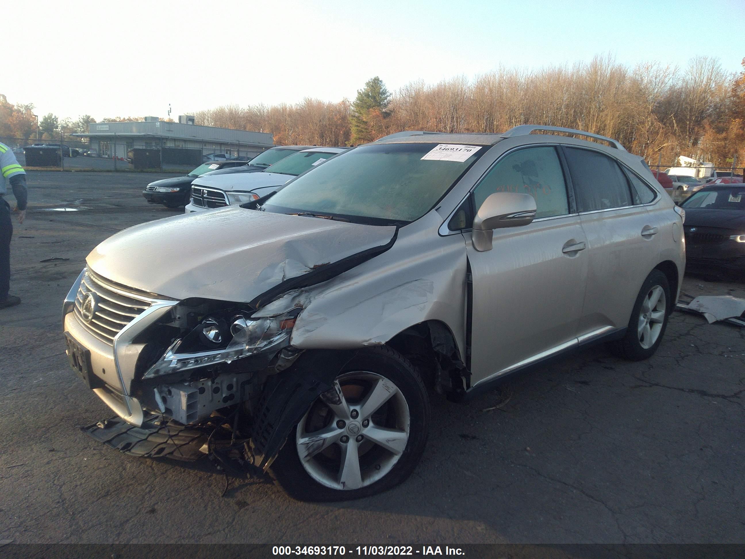 2T2BK1BA0FC288207 — photo 2