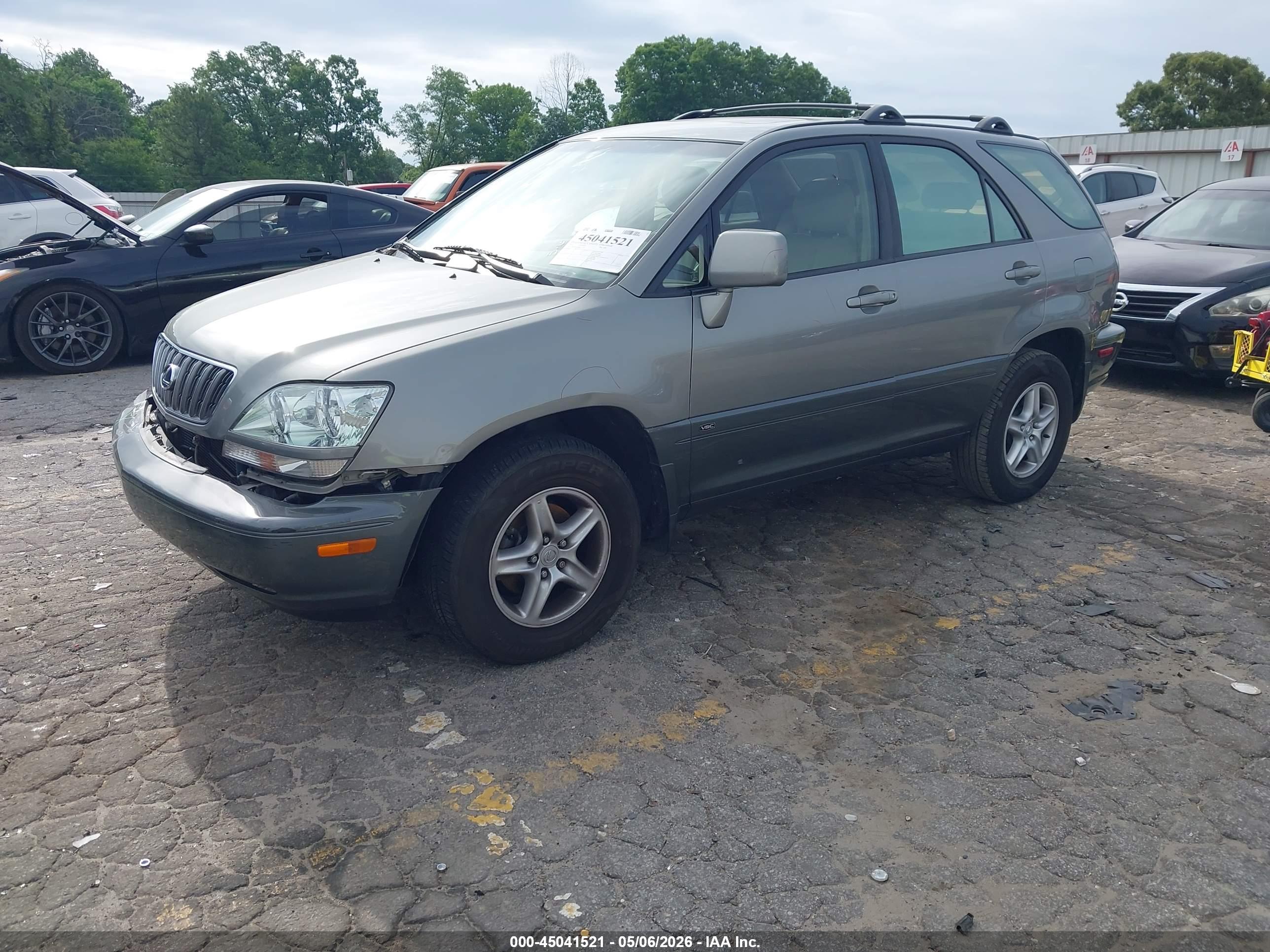 2002 LEXUS RX — VIN JTJGF10U520137618 — photo 2