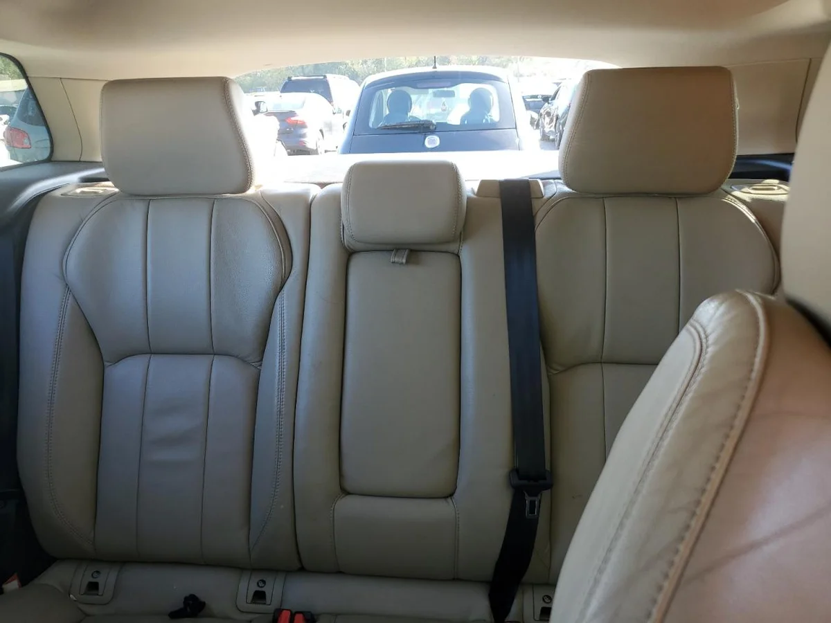 SALVP2BG2HH215943 — photo 10