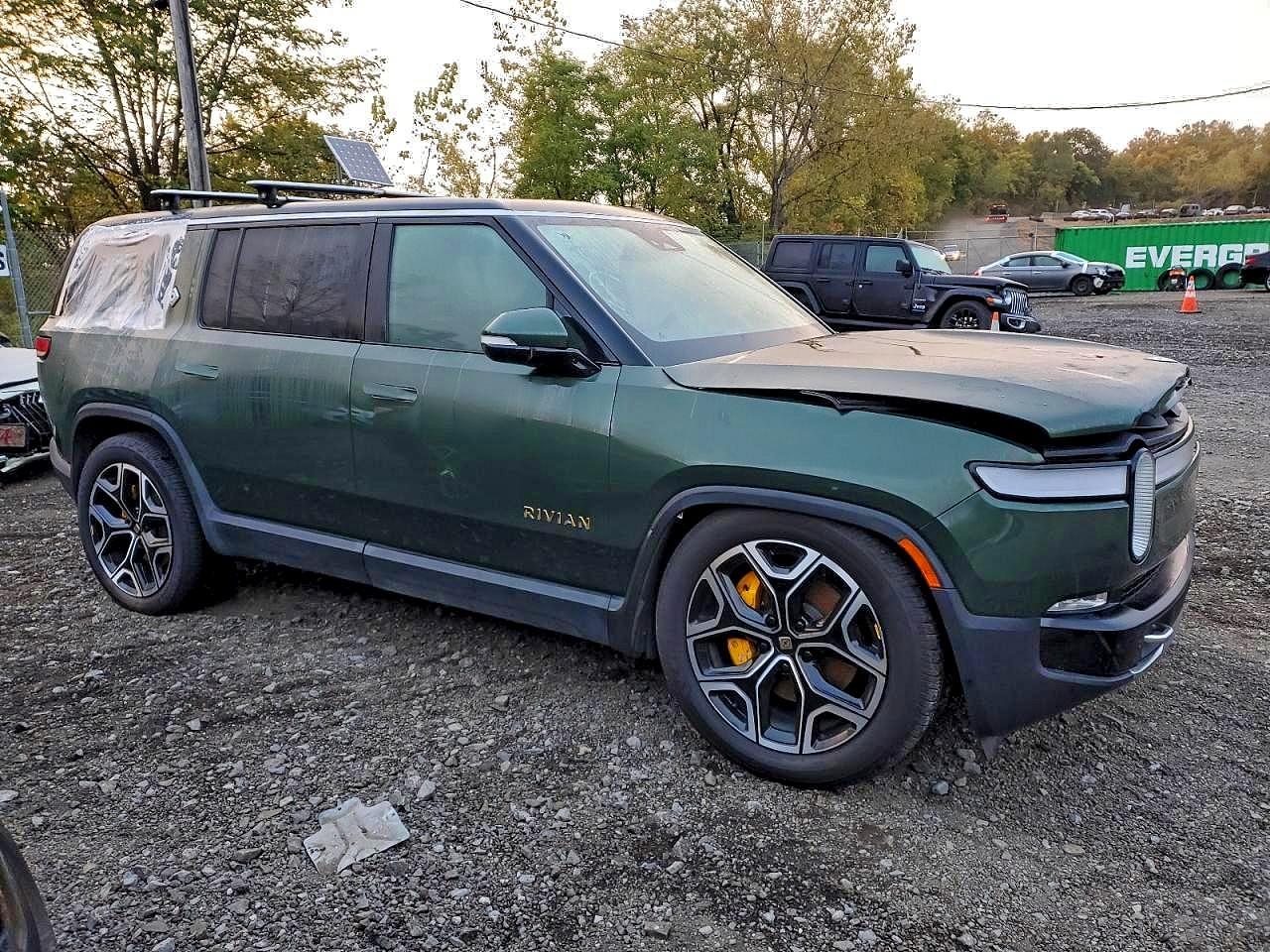 2023 RIVIAN R1S — VIN 7PDSGABLXPN020988 — photo 4