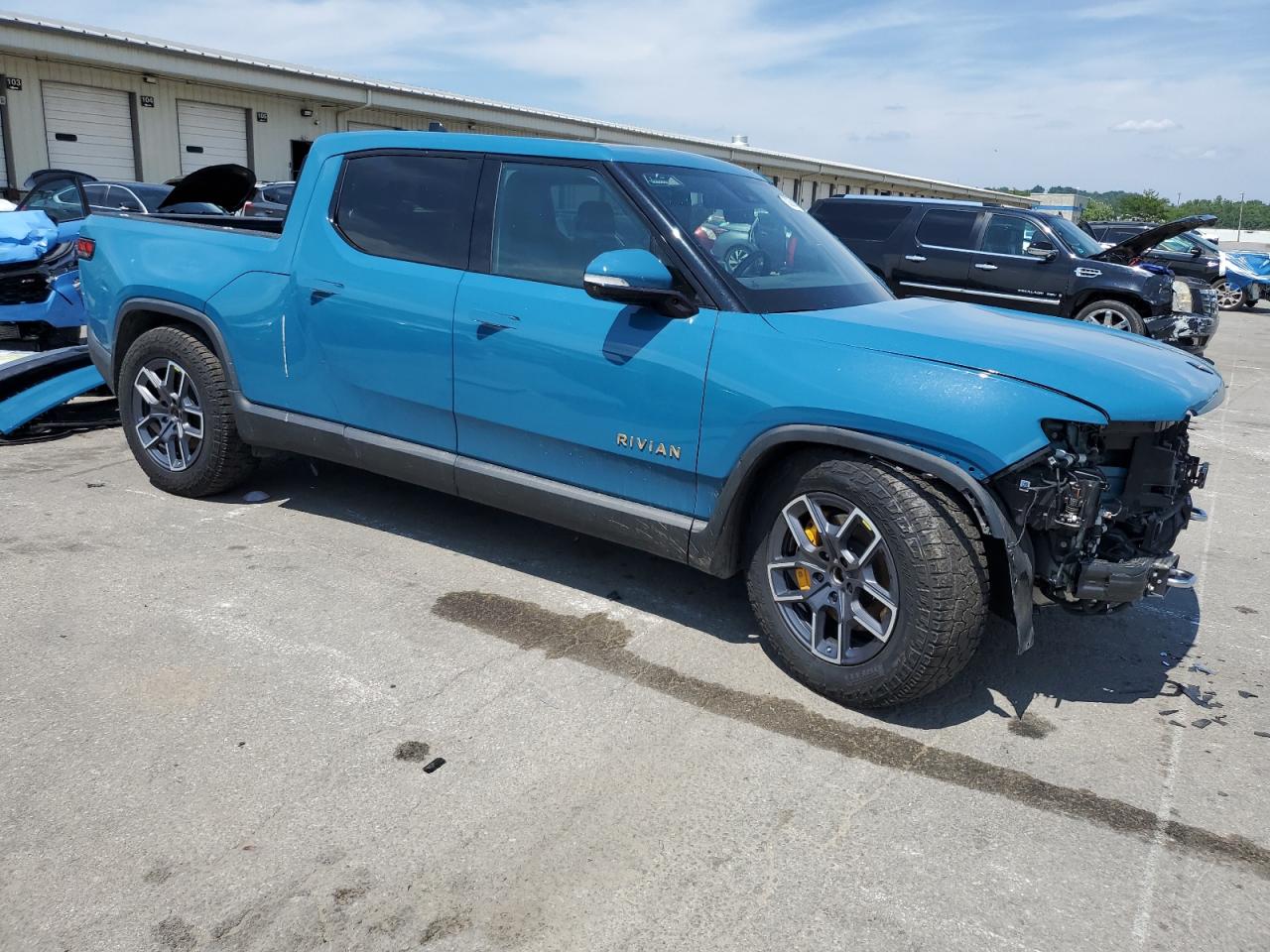 2022 RIVIAN R1T — VIN 7FCTGAAL0NN000138 — photo 4
