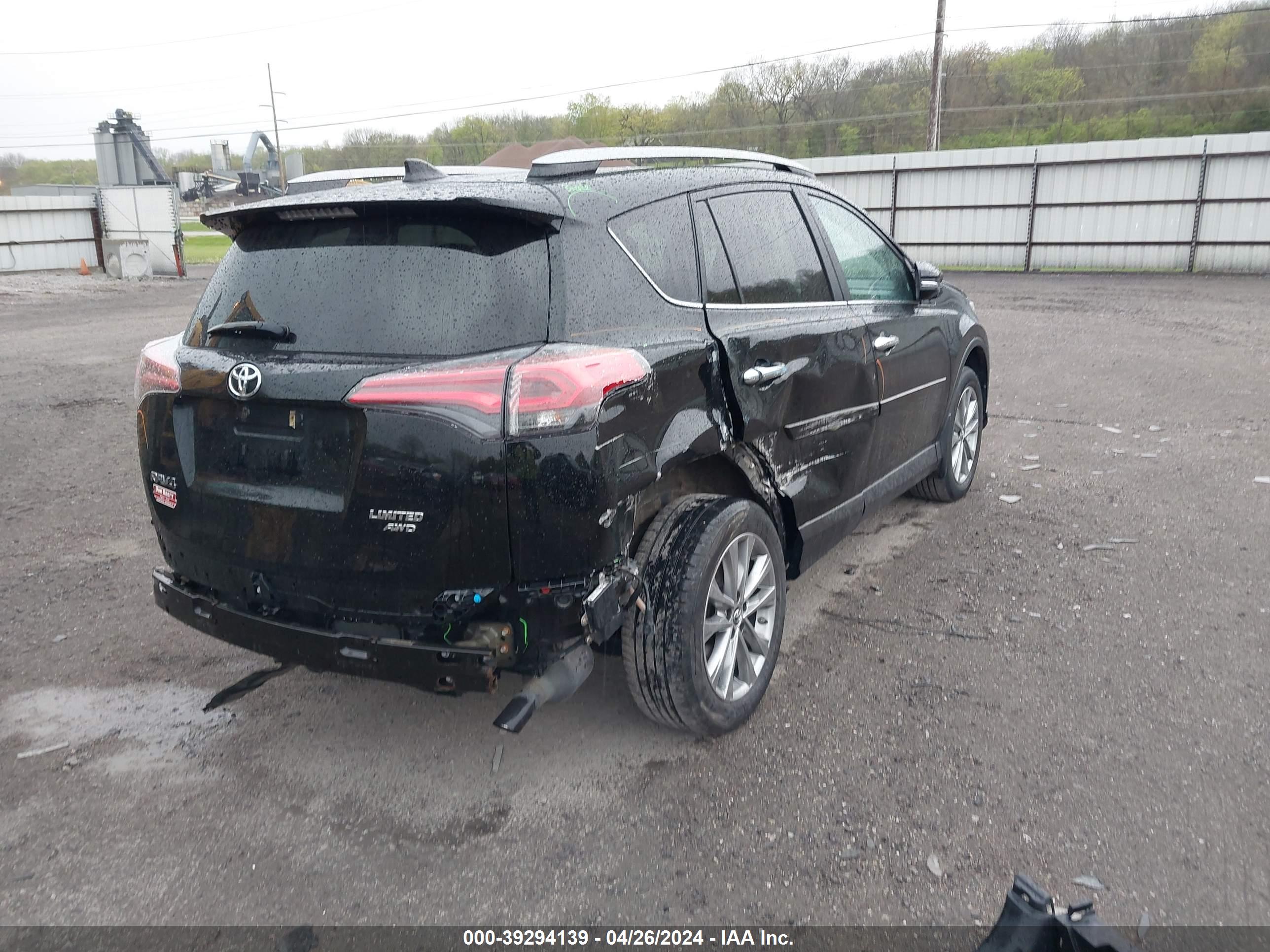 2017 TOYOTA RAV4 — VIN 2T3DFREV1HW587471 — photo 4