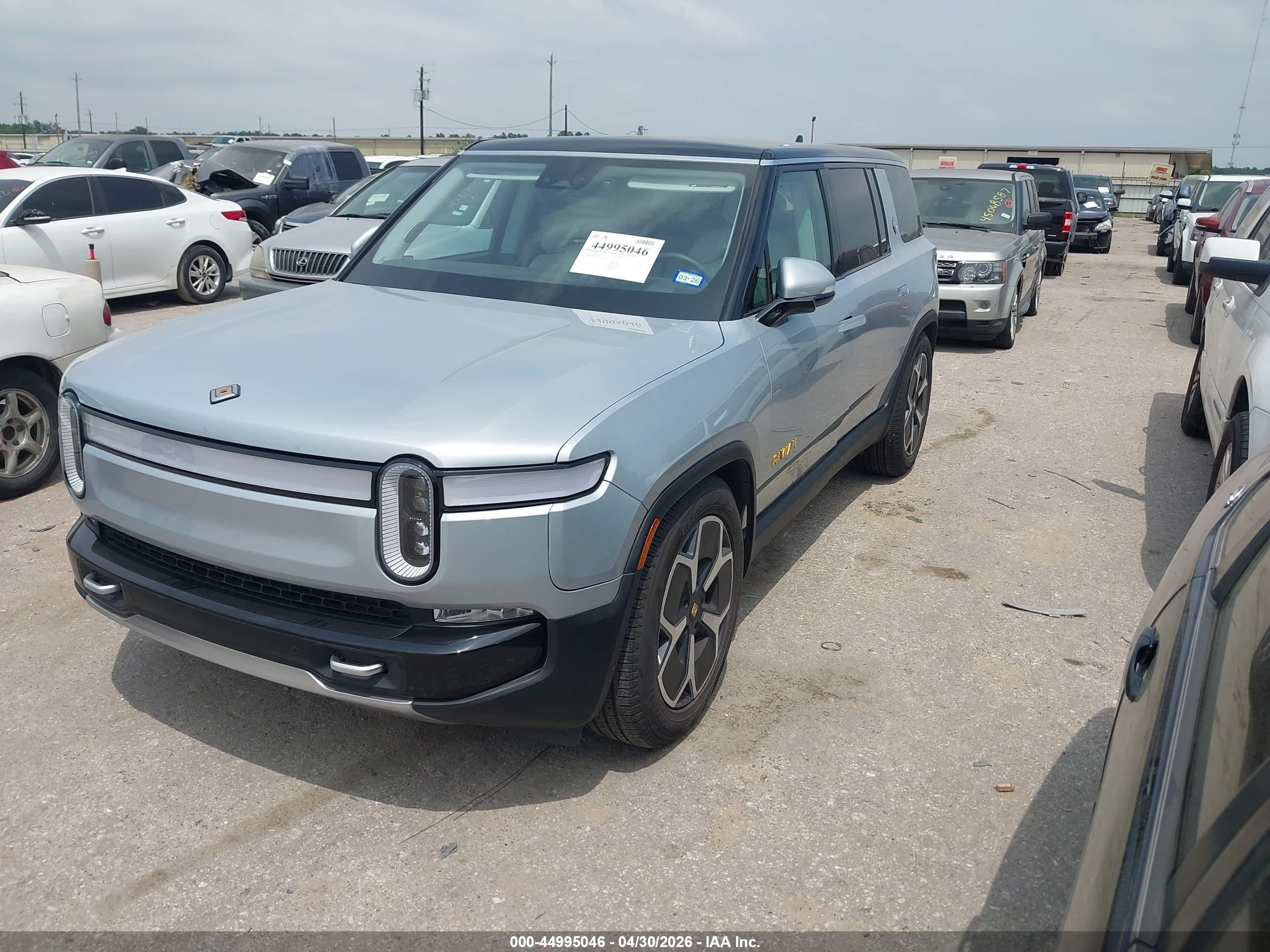 2024 RIVIAN R1S — VIN 7PDSGABA1RN033534 — photo 2