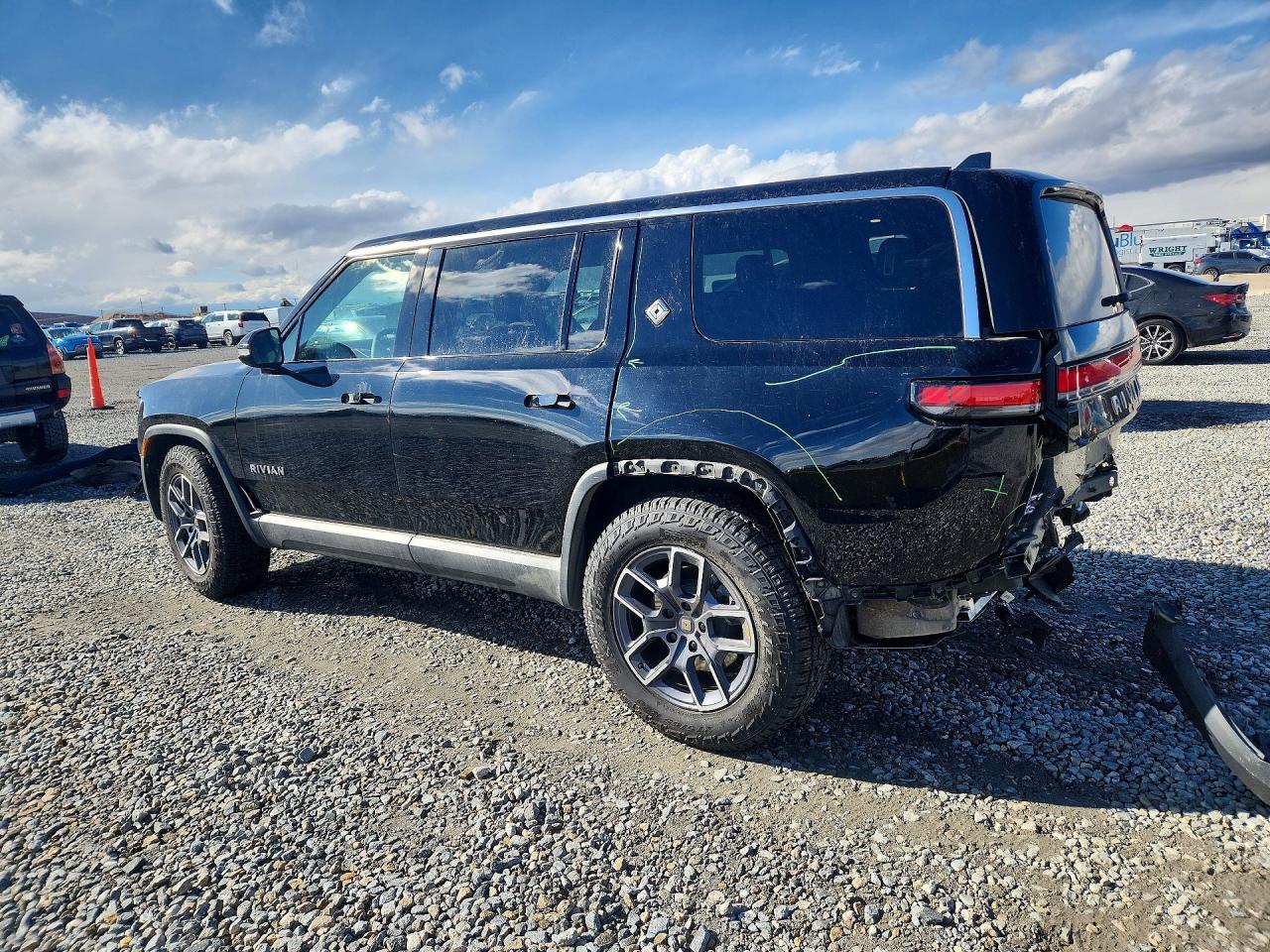 2024 RIVIAN R1S — VIN 7PDSGCBA9RN036533 — photo 2