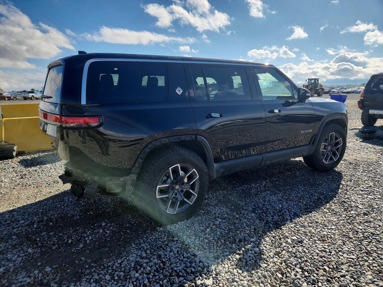 2024 RIVIAN R1S — VIN 7PDSGCBA9RN036533 — photo 3