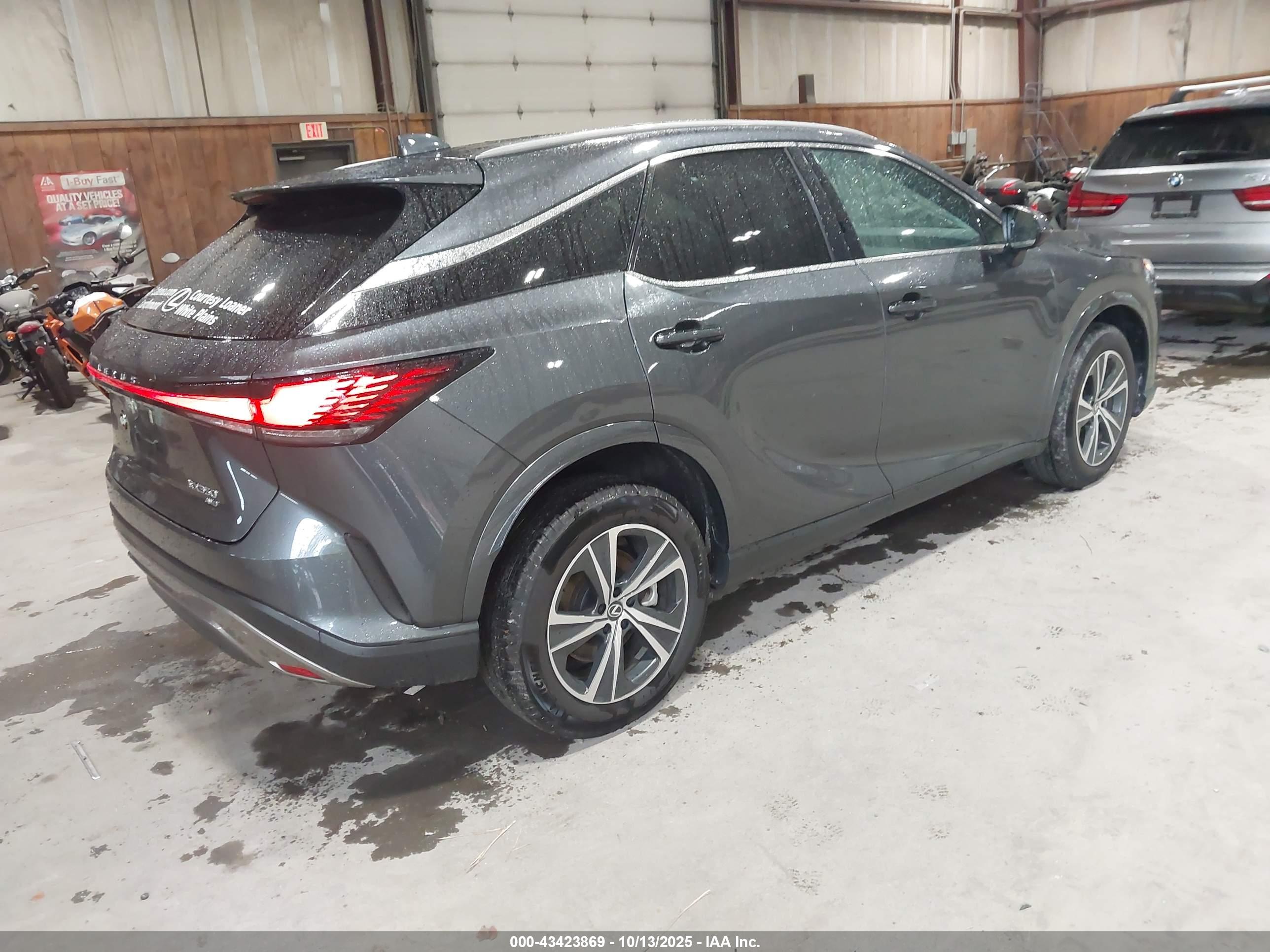 2025 LEXUS RX — VIN 2T2BAMCA3SC092212 — photo 4
