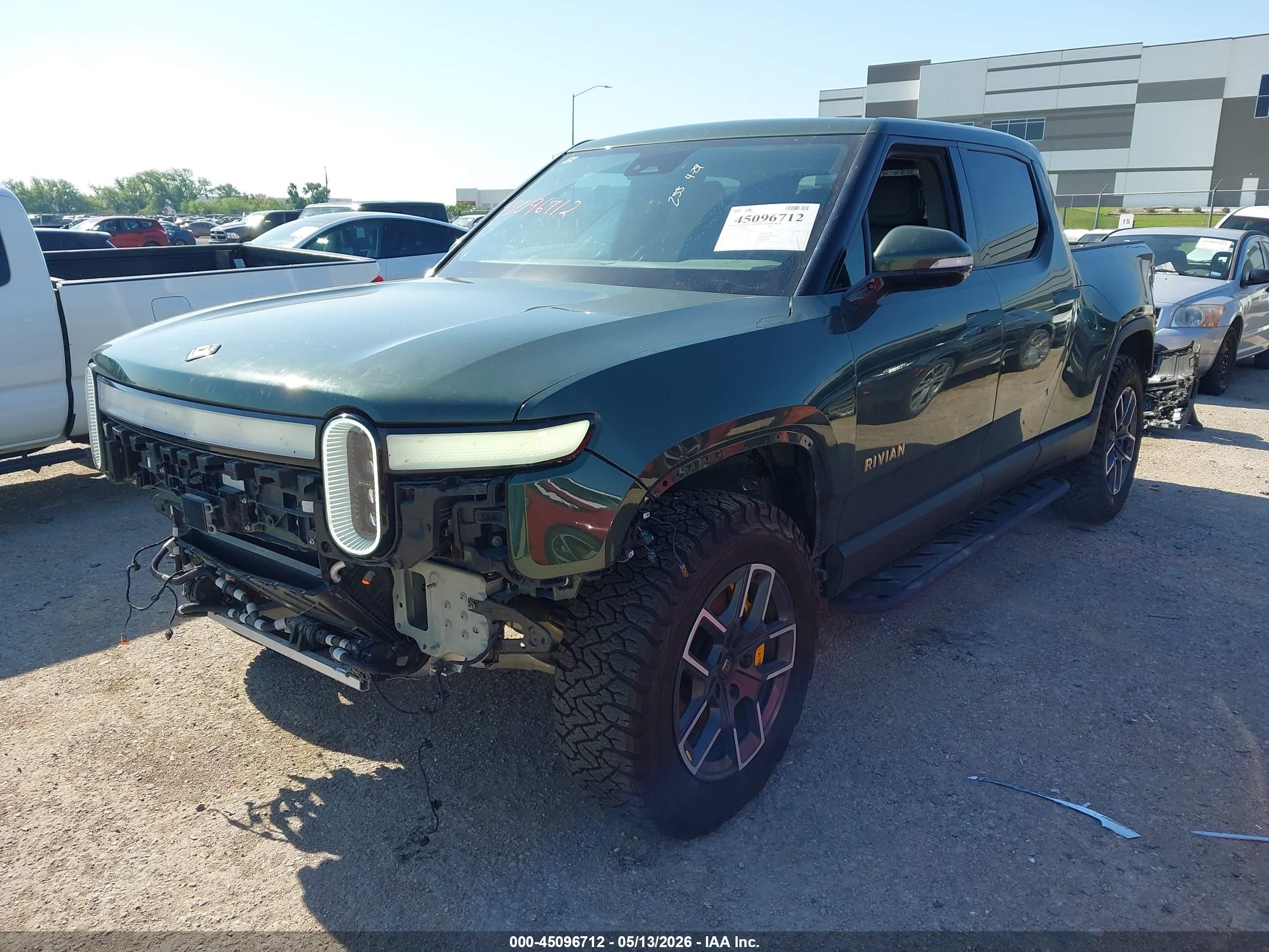2022 RIVIAN R1T — VIN 7FCTGAAL4NN004483 — photo 2