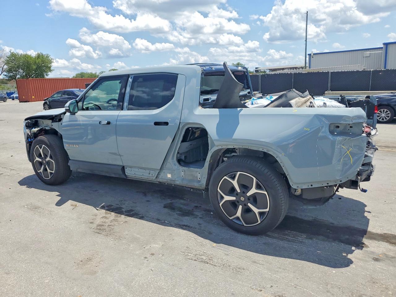2022 RIVIAN R1T — VIN 7FCTGAAA4NN006751 — photo 2