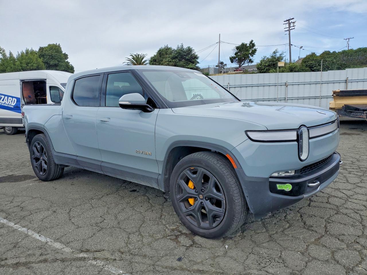 2023 RIVIAN R1T — VIN 7FCTGAAA6PN024073 — photo 4