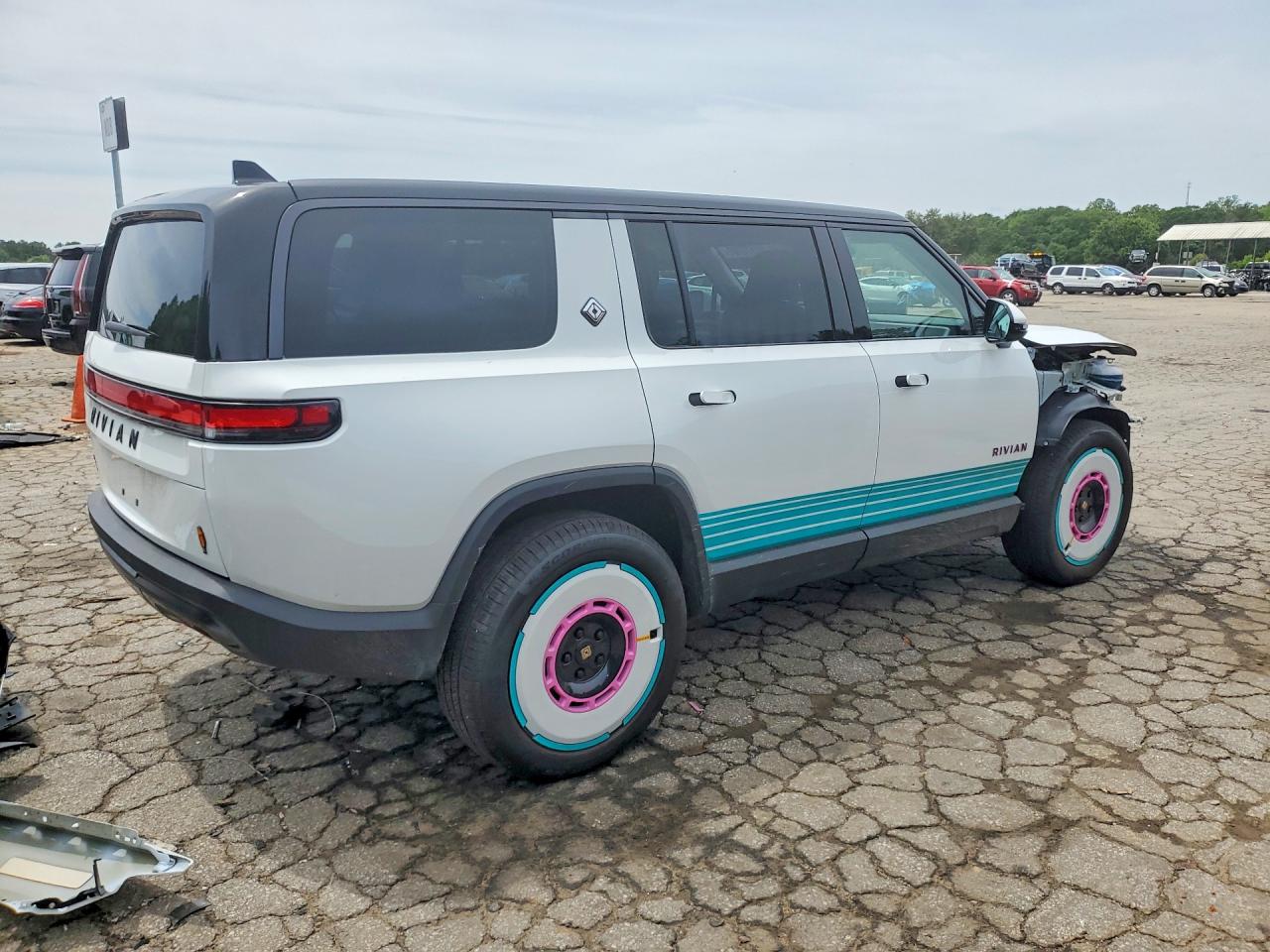 2026 RIVIAN R1S — VIN 7PDSGABP9TN085909 — photo 3