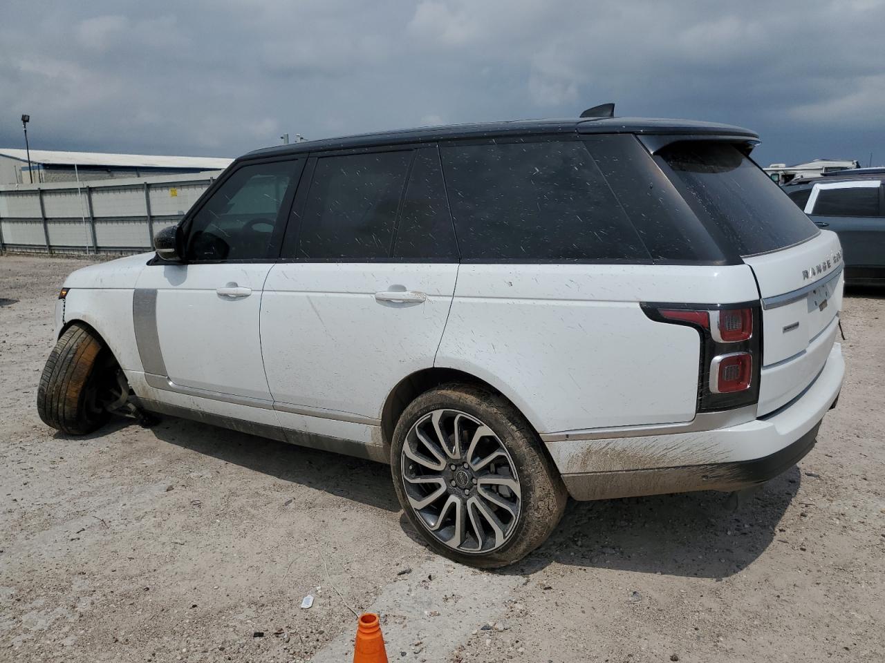 2018 LAND ROVER RANGE ROVE — VIN SALGS2RE0JA393277 — photo 2