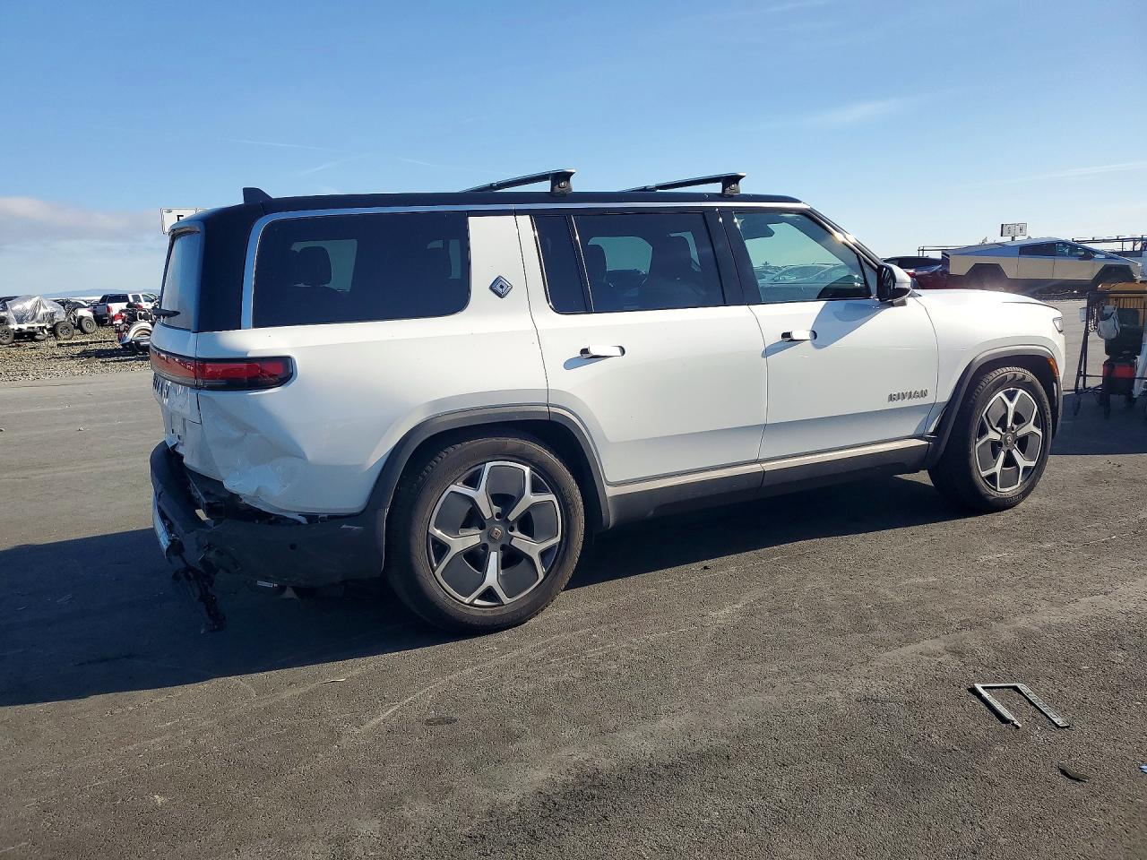 2024 RIVIAN R1S — VIN 7PDSGABA6RN036431 — photo 3