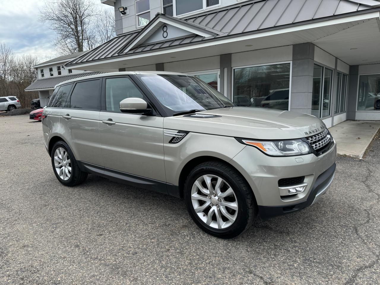 SALWR2WF3EA349736 — photo 1
