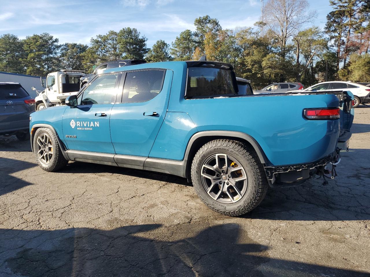 2022 RIVIAN R1T — VIN 7FCTGAAL4NN000238 — photo 2