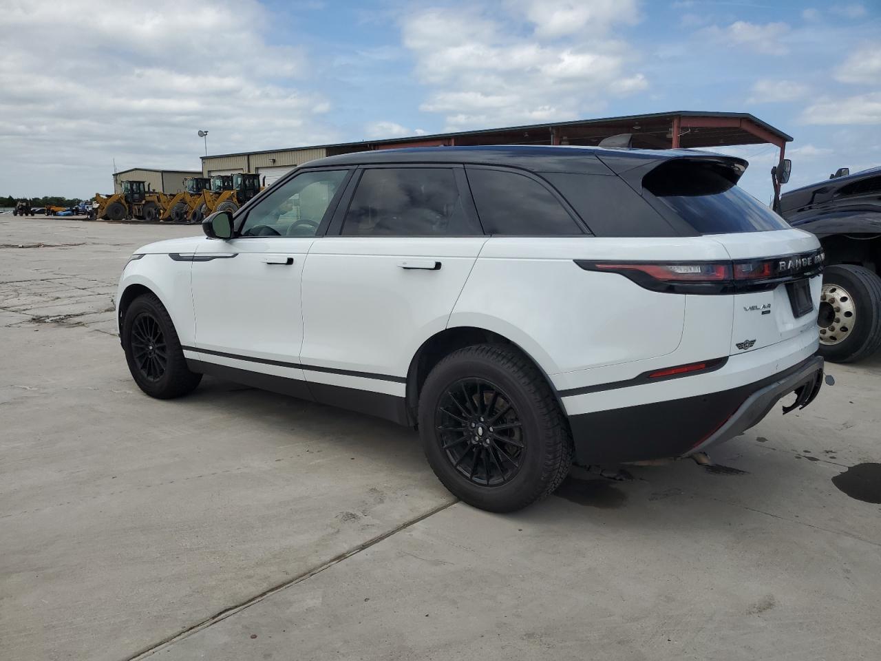2018 LAND ROVER RANGE ROVE — VIN SALYA2RX1JA756887 — photo 2