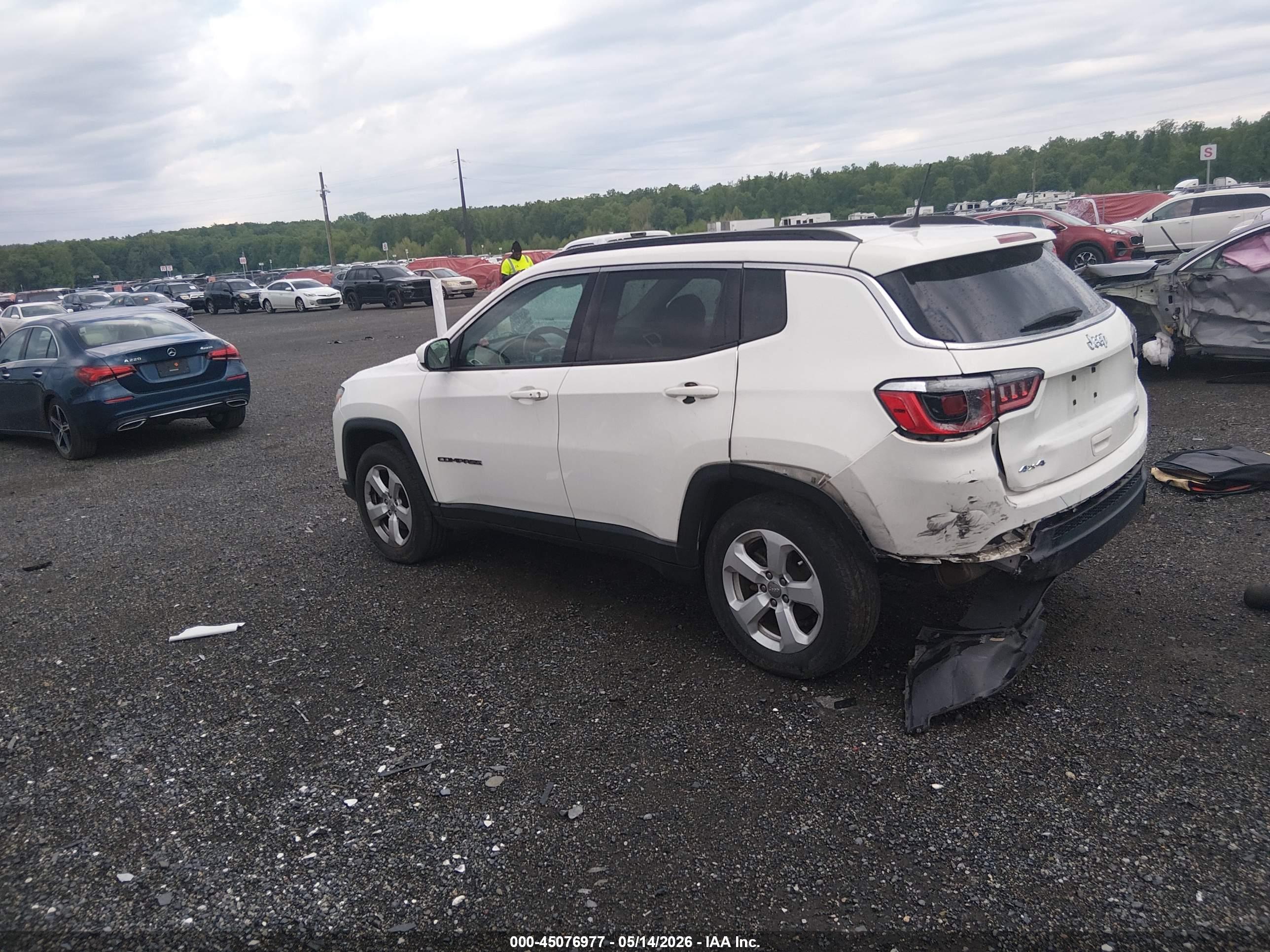 2018 JEEP Compass — VIN 3C4NJDBB3JT175808 — photo 3