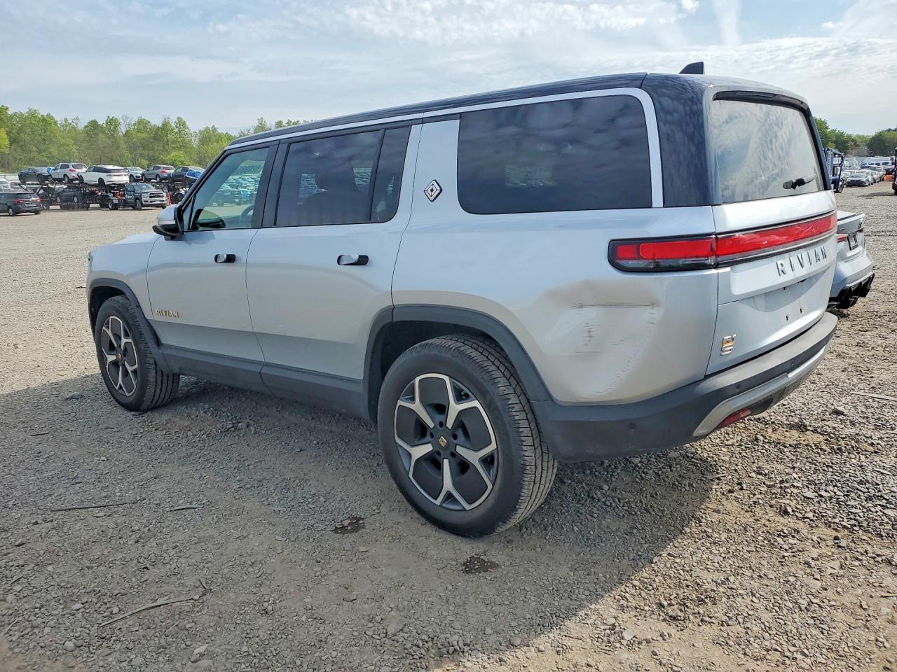 2024 RIVIAN R1S — VIN 7PDSGABA3RN034071 — photo 2