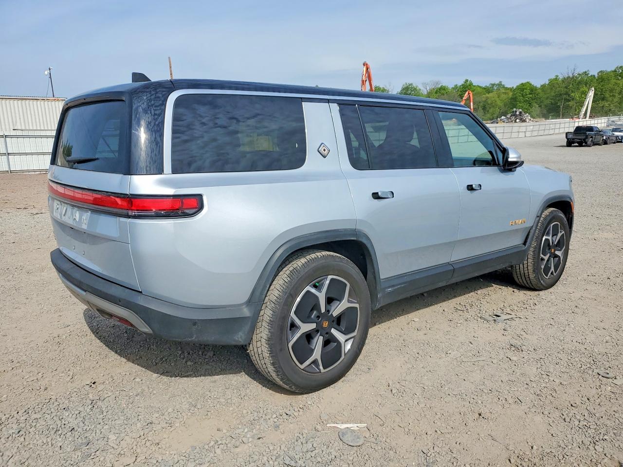 2024 RIVIAN R1S — VIN 7PDSGABA3RN034071 — photo 3