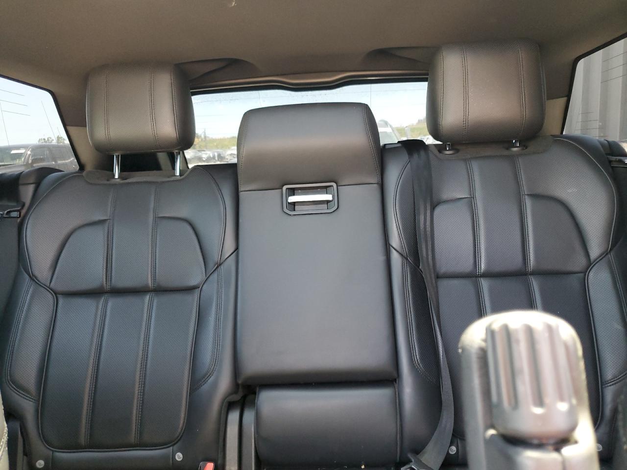 SALWR2PF7GA590961 — photo 10