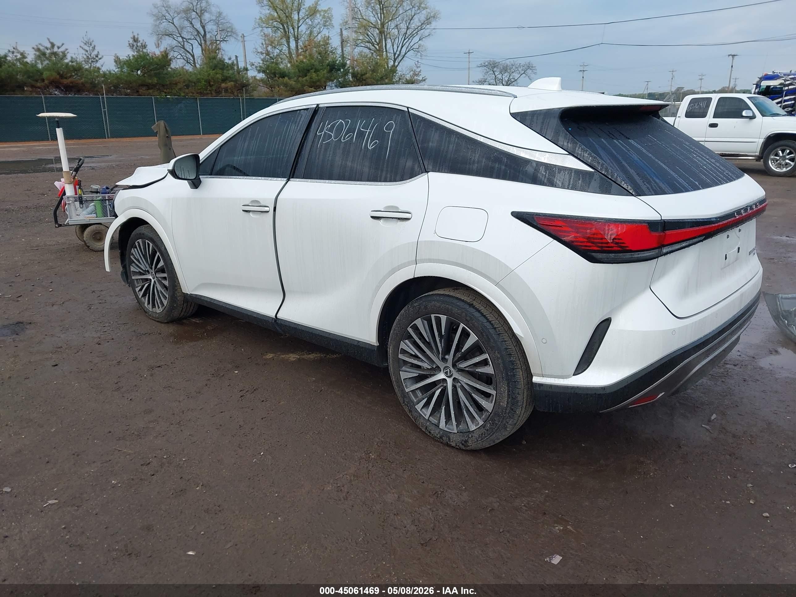2024 LEXUS RX — VIN 2T2BAMCA3RC044106 — photo 3
