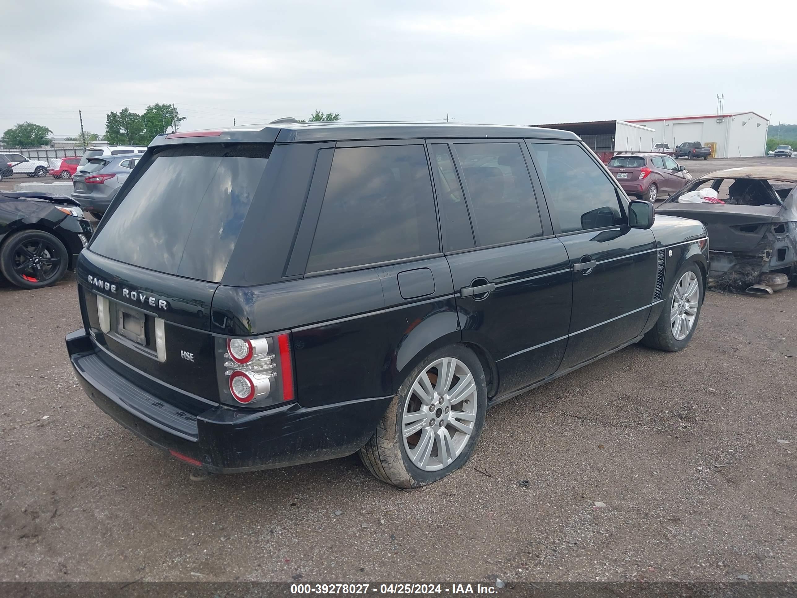 2011 LAND ROVER RANGE ROVER — VIN SALMF1D46BA349141 — photo 4