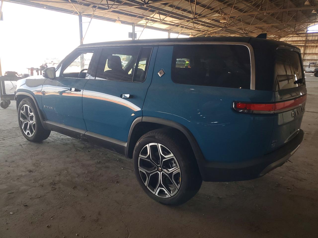 2026 RIVIAN R1S — VIN 7PDSGCBA7TN081364 — photo 2