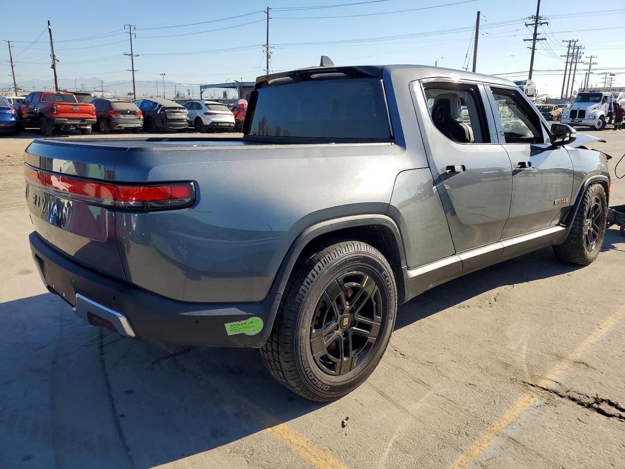 2023 RIVIAN R1T — VIN 7FCTGAAA4PN001004 — photo 3