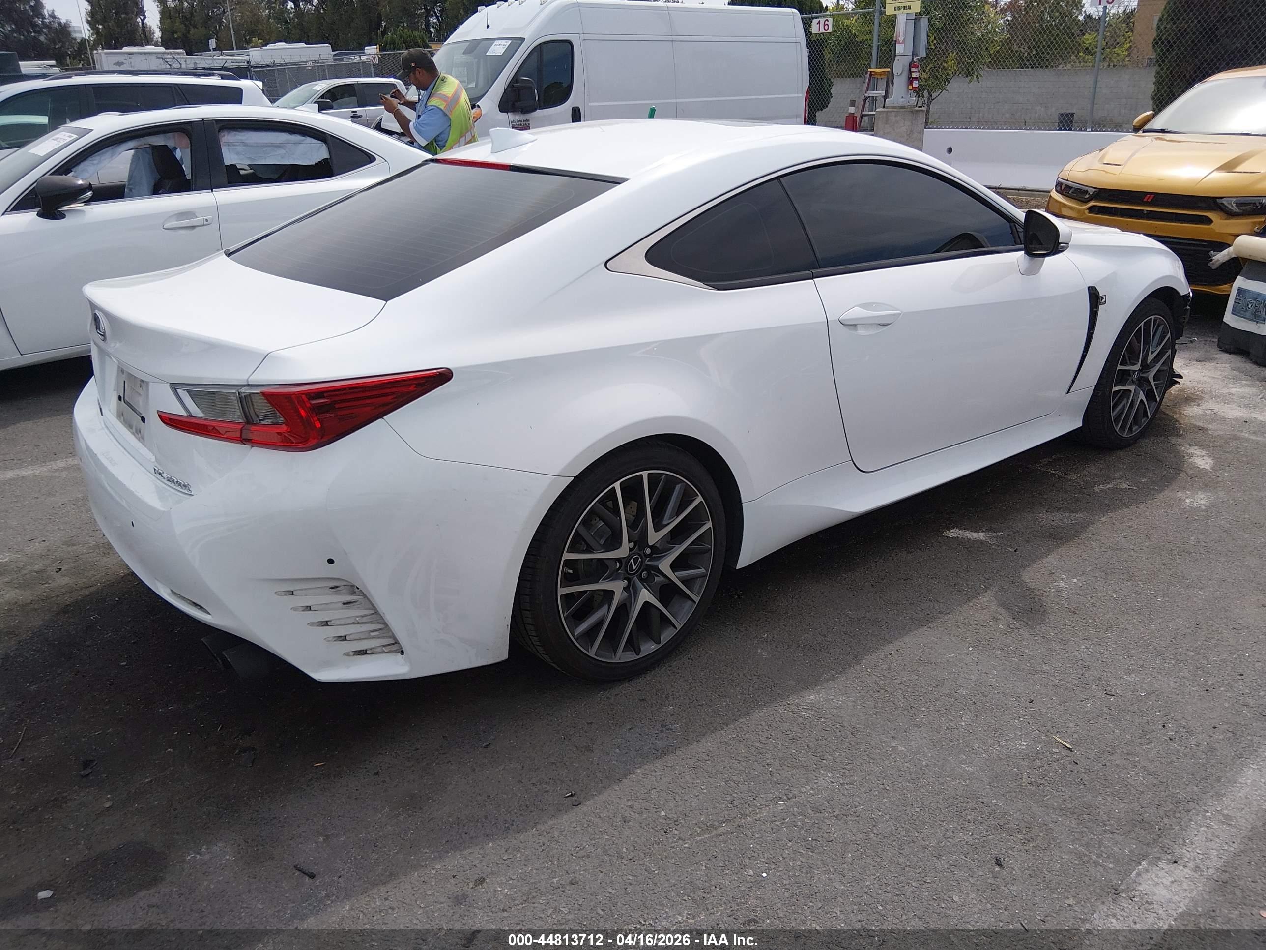 2016 LEXUS RC — VIN JTHHA5BCXG5003262 — photo 4