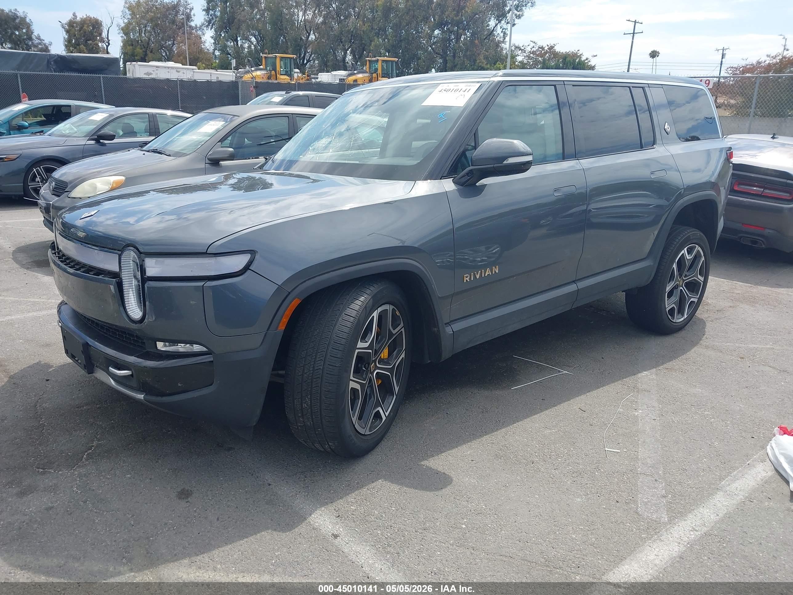 2023 RIVIAN R1S — VIN 7PDSGABL7PN007583 — photo 2