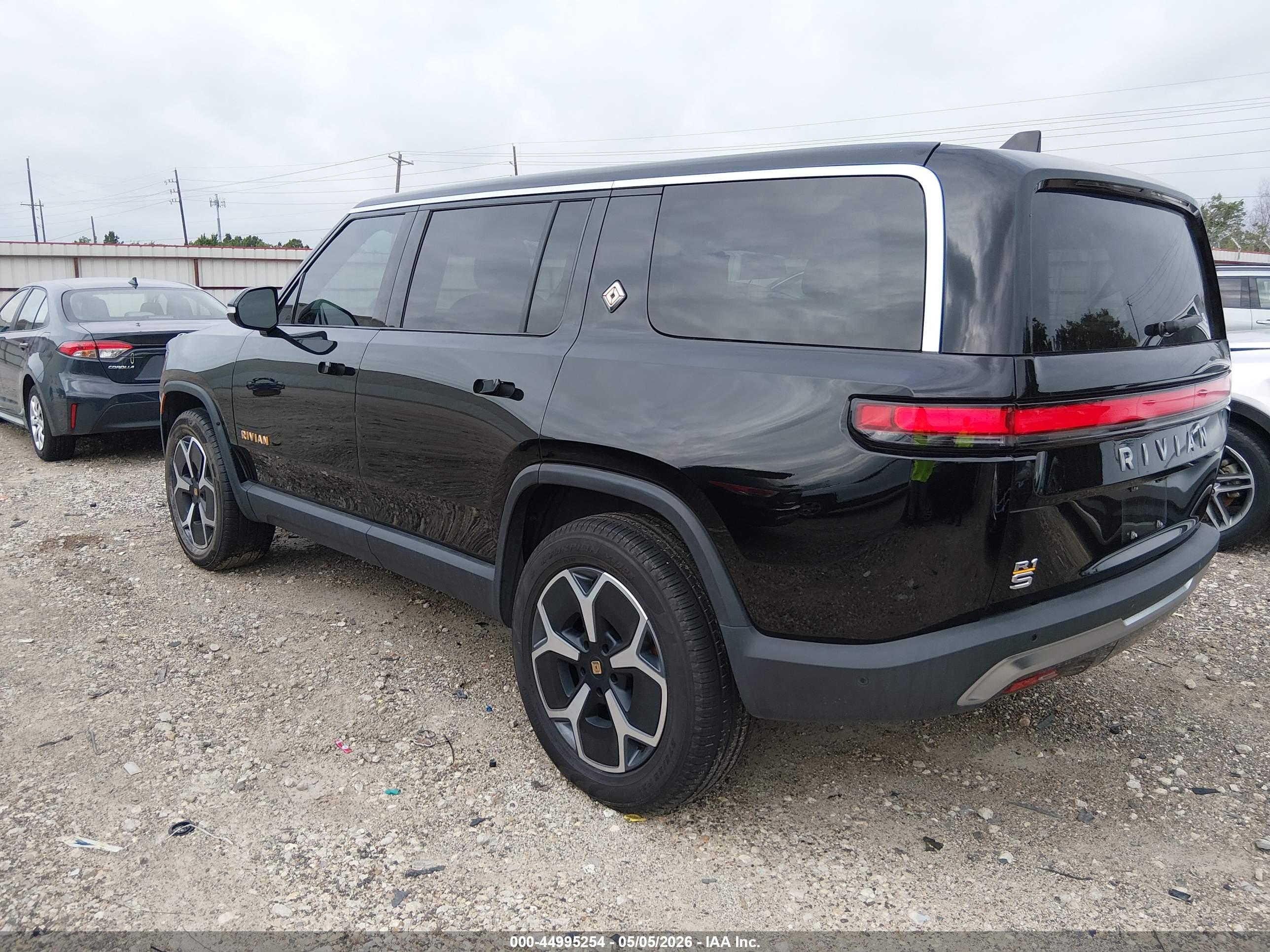 2024 RIVIAN R1S — VIN 7PDSGABA1RN039964 — photo 3