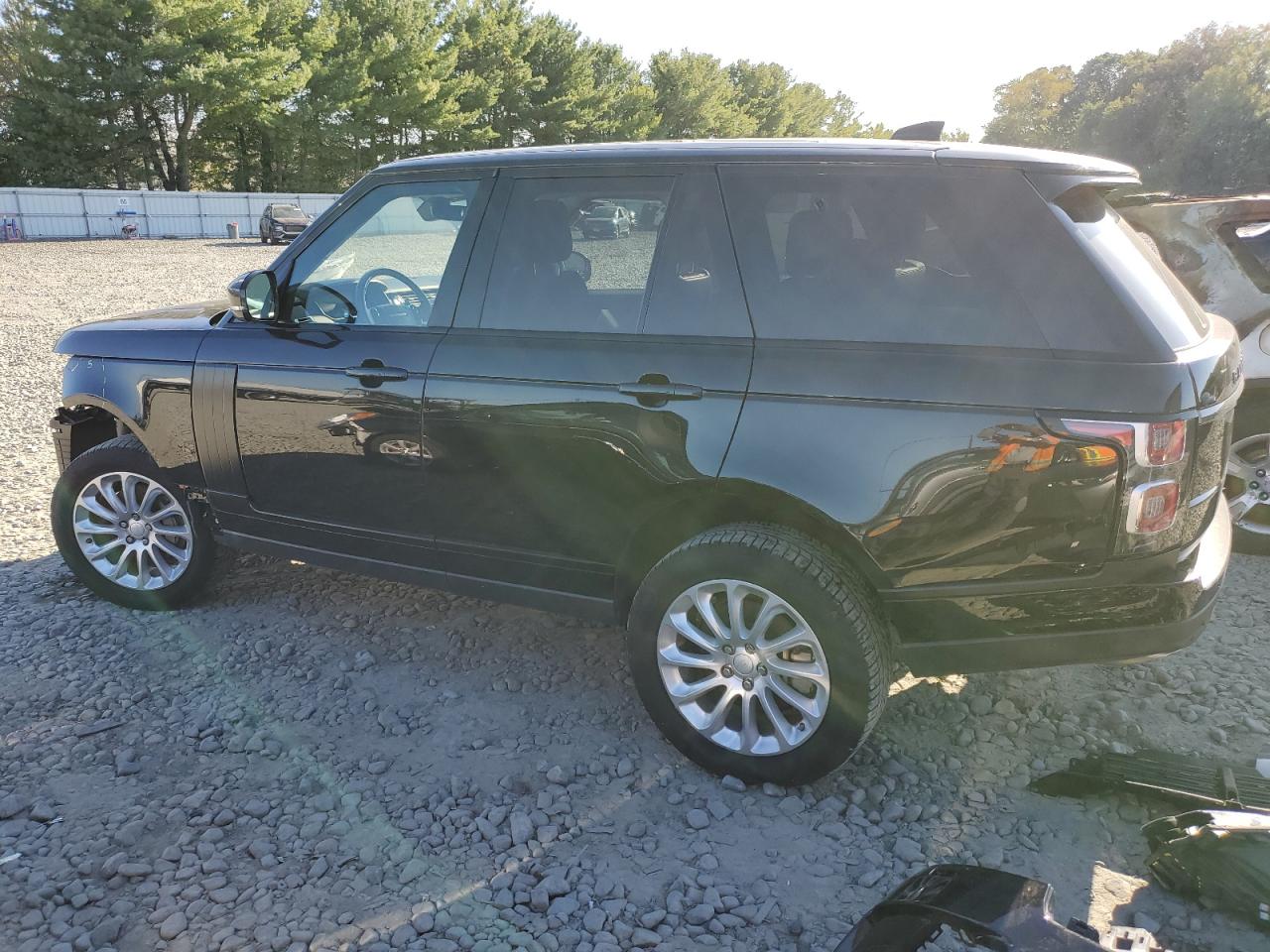 2019 LAND ROVER RANGE ROVE — VIN SALGR2RV9KA526258 — photo 2