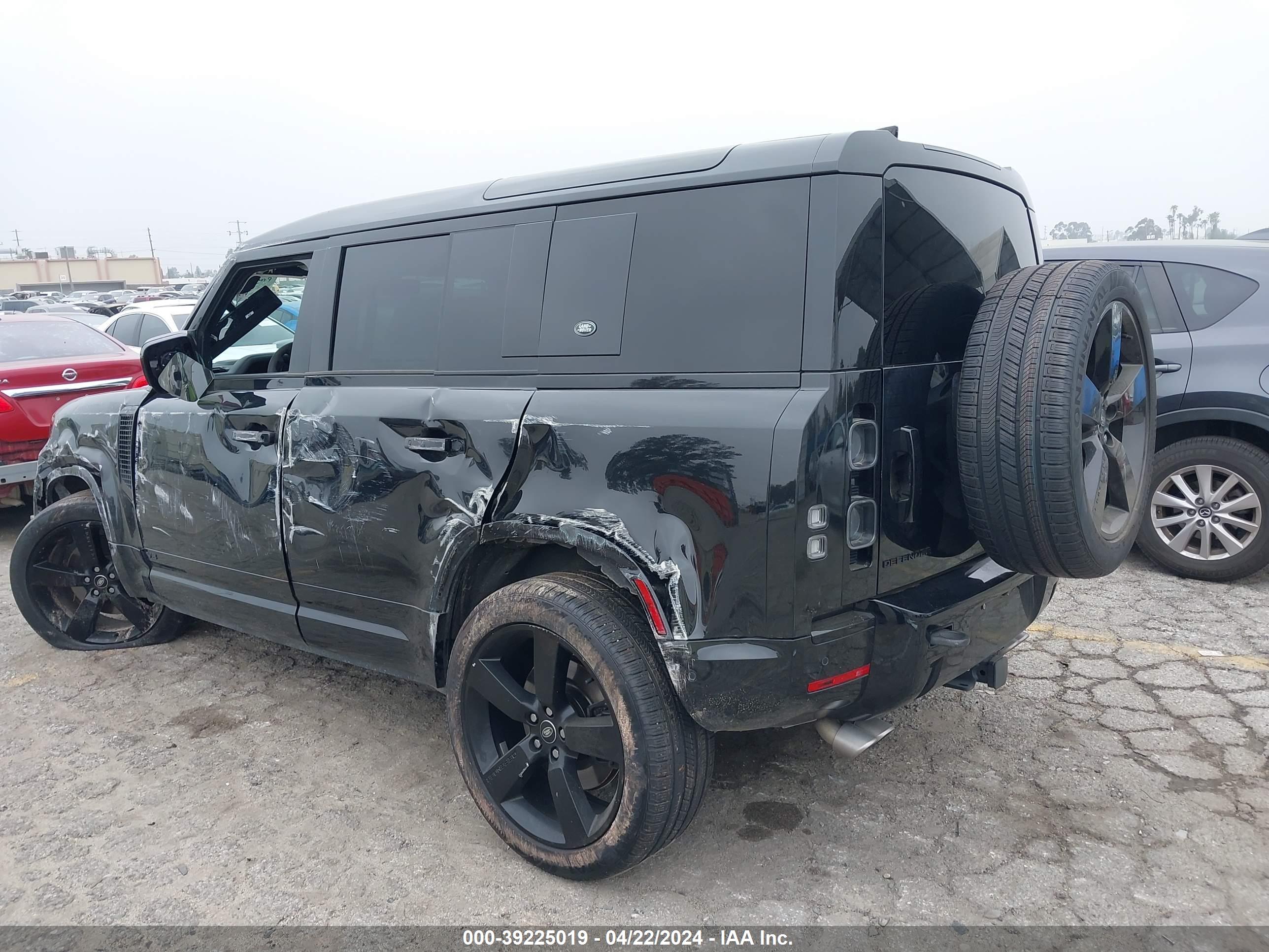 2023 LAND ROVER DEFENDER — VIN SALEWEEE7P2167422 — photo 3
