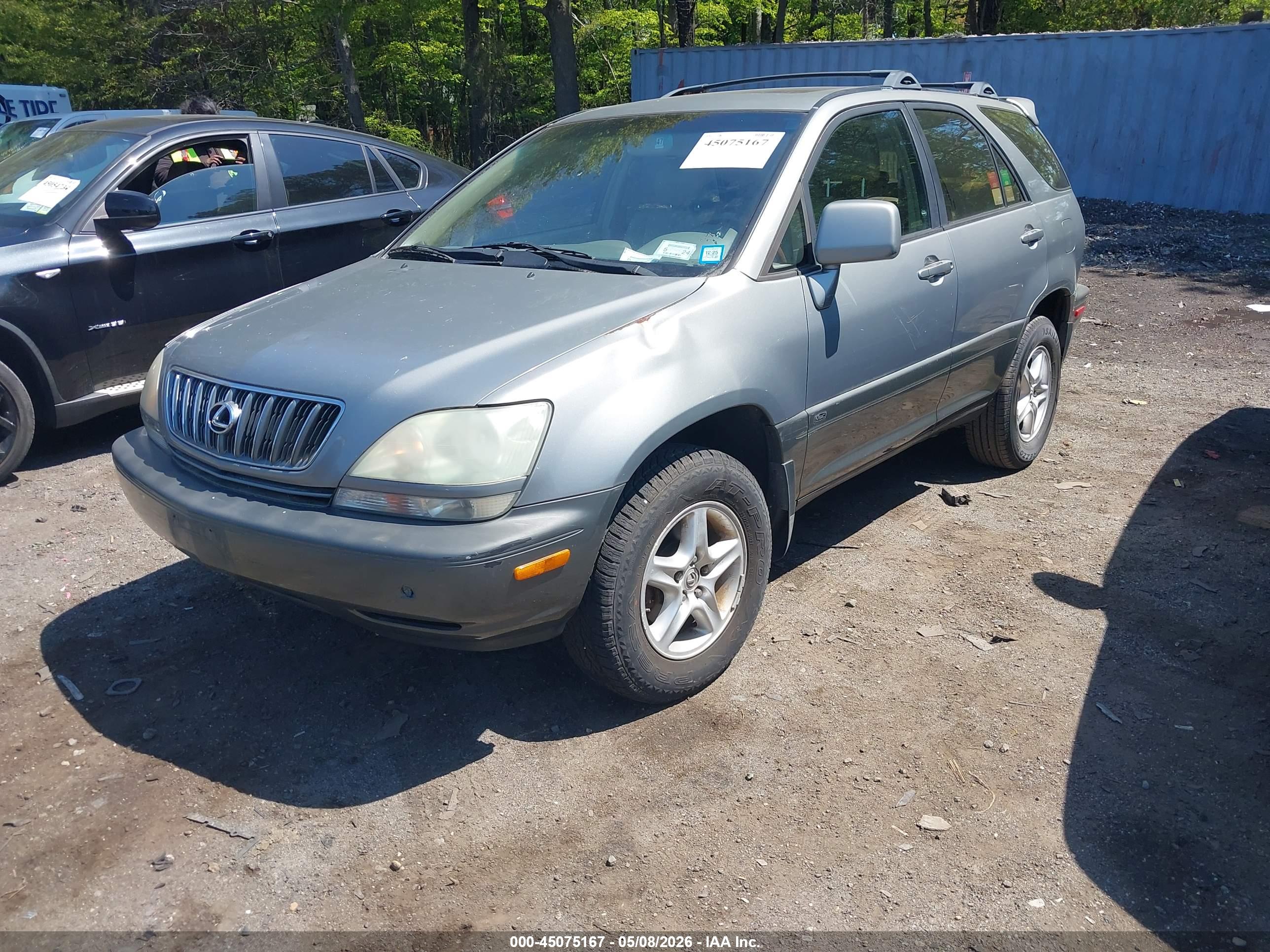 2002 LEXUS RX — VIN JTJHF10U020273854 — photo 2
