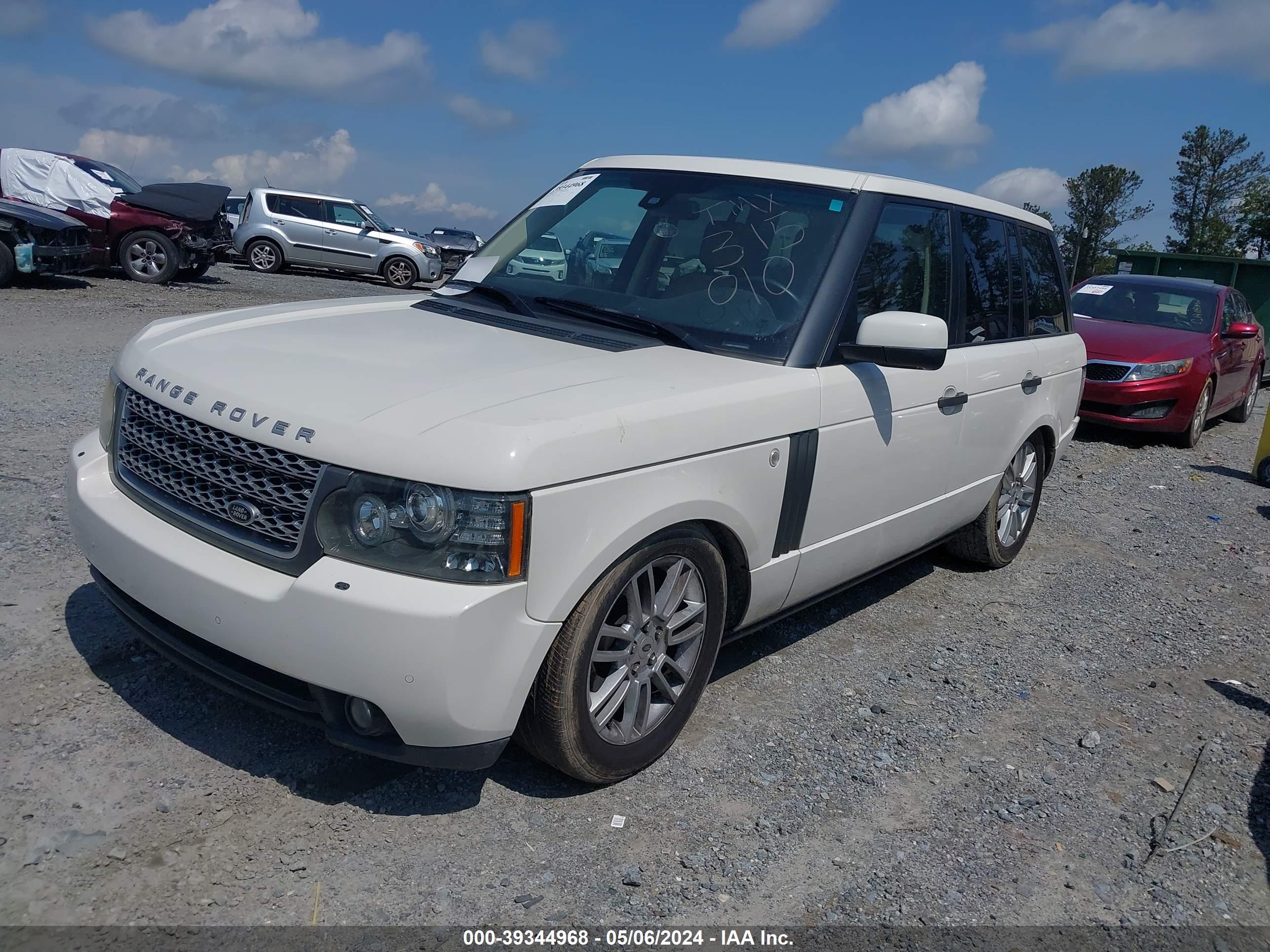 2010 LAND ROVER RANGE ROVER — VIN SALME1D46AA315010 — photo 2