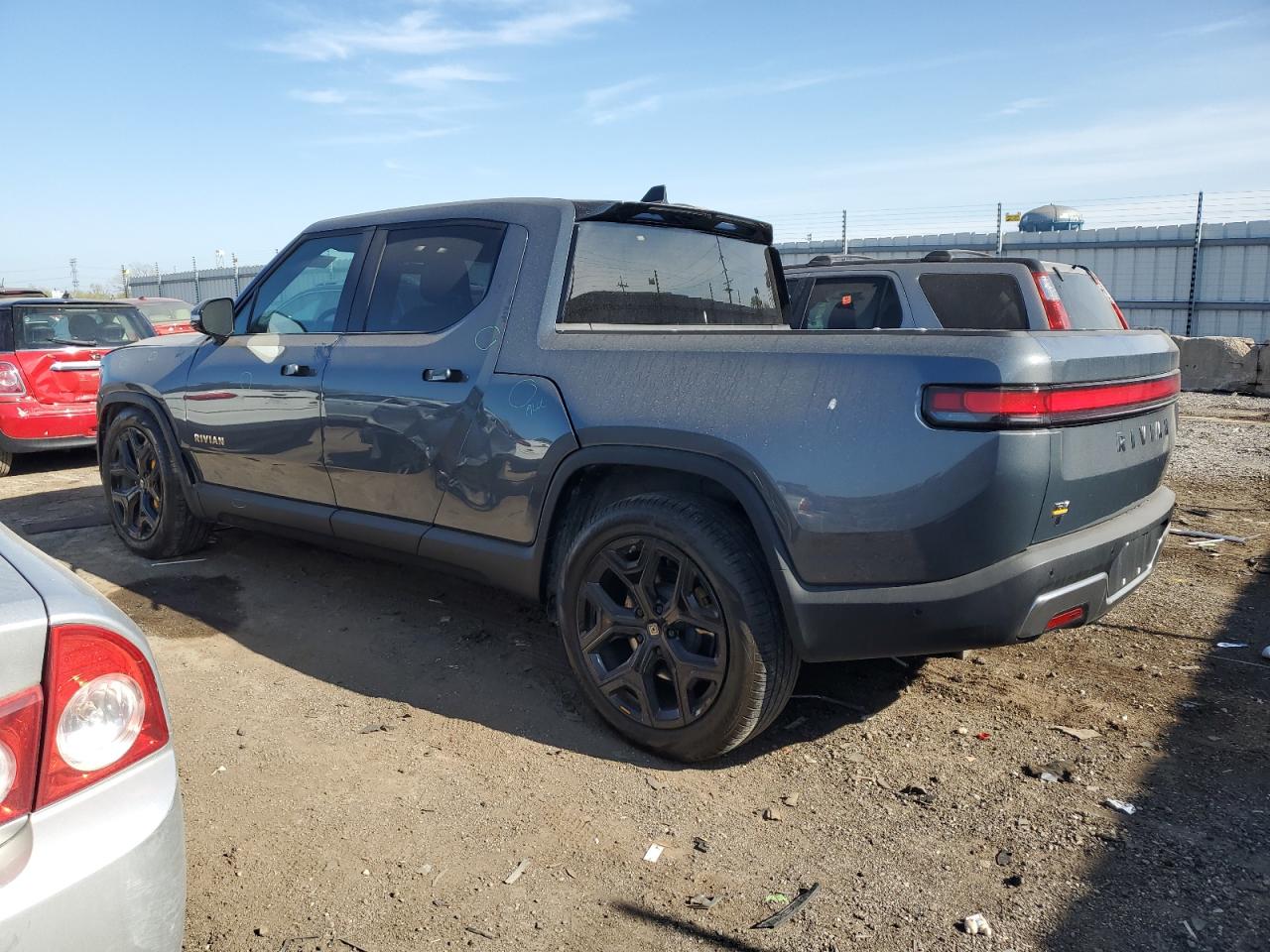 2023 RIVIAN R1T ADVENT — VIN 7FCTGAAA4PN021835 — photo 2