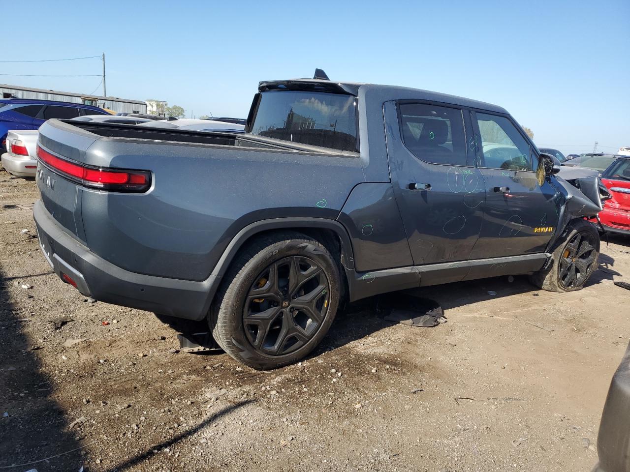 2023 RIVIAN R1T ADVENT — VIN 7FCTGAAA4PN021835 — photo 3