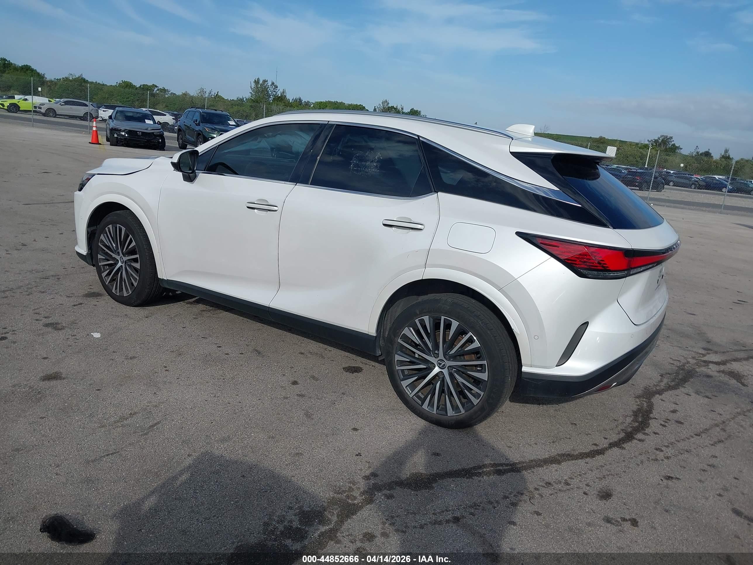 2024 LEXUS RX — VIN 2T2BAMBA2RC028058 — photo 3