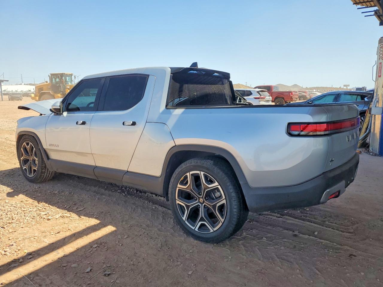 2024 RIVIAN R1T — VIN 7FCTGCAA9RN030366 — photo 2