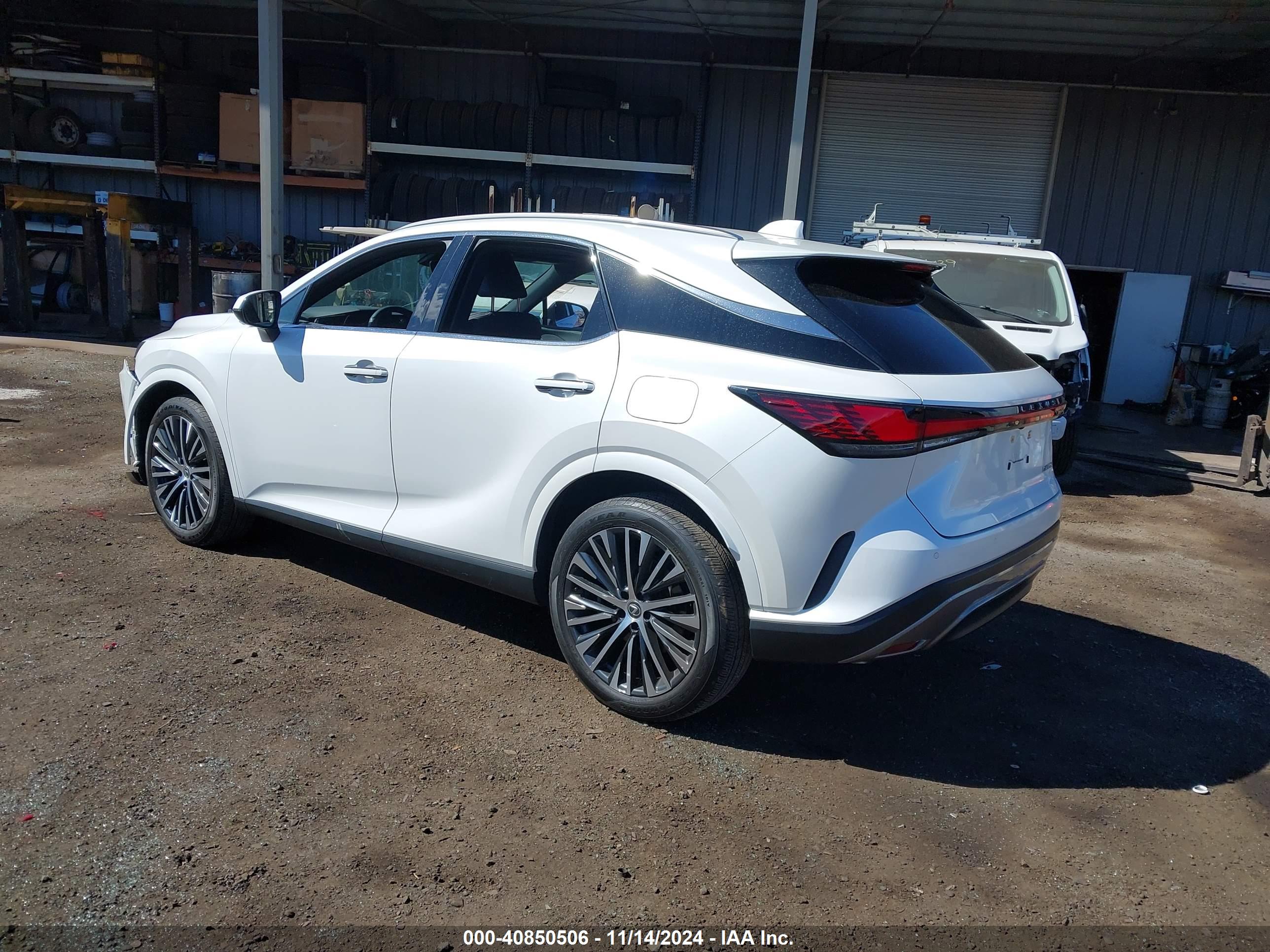 2023 LEXUS RX — VIN 2T2BAMBA7PC007963 — photo 3