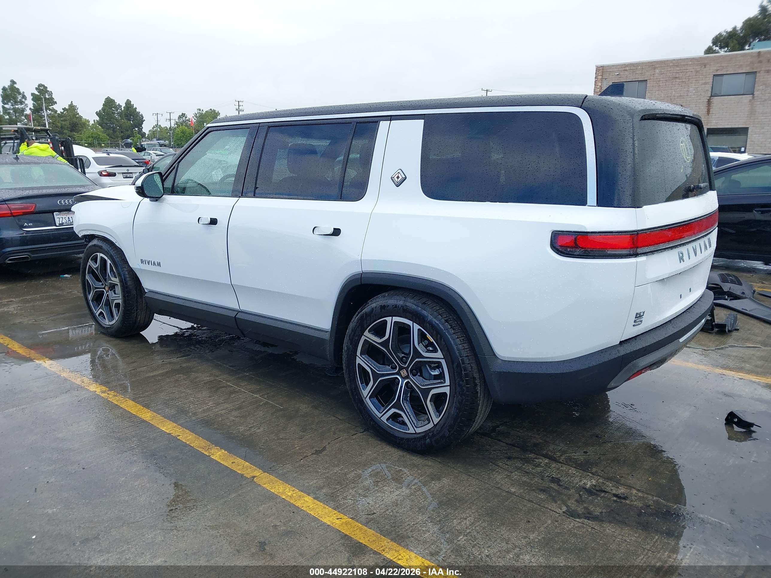 2026 RIVIAN R1S — VIN 7PDSGCBA1TN085796 — photo 3