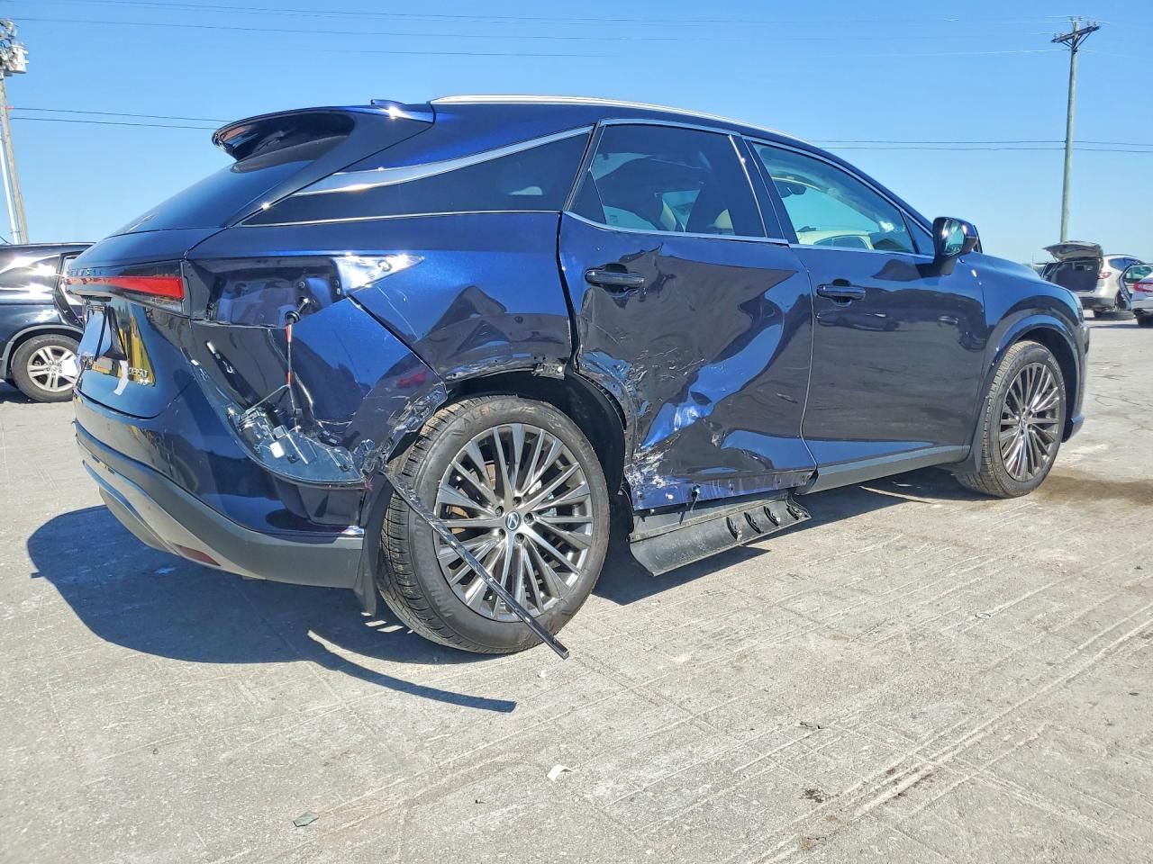 2025 LEXUS RX — VIN 2T2BAMCA2SC094517 — photo 3