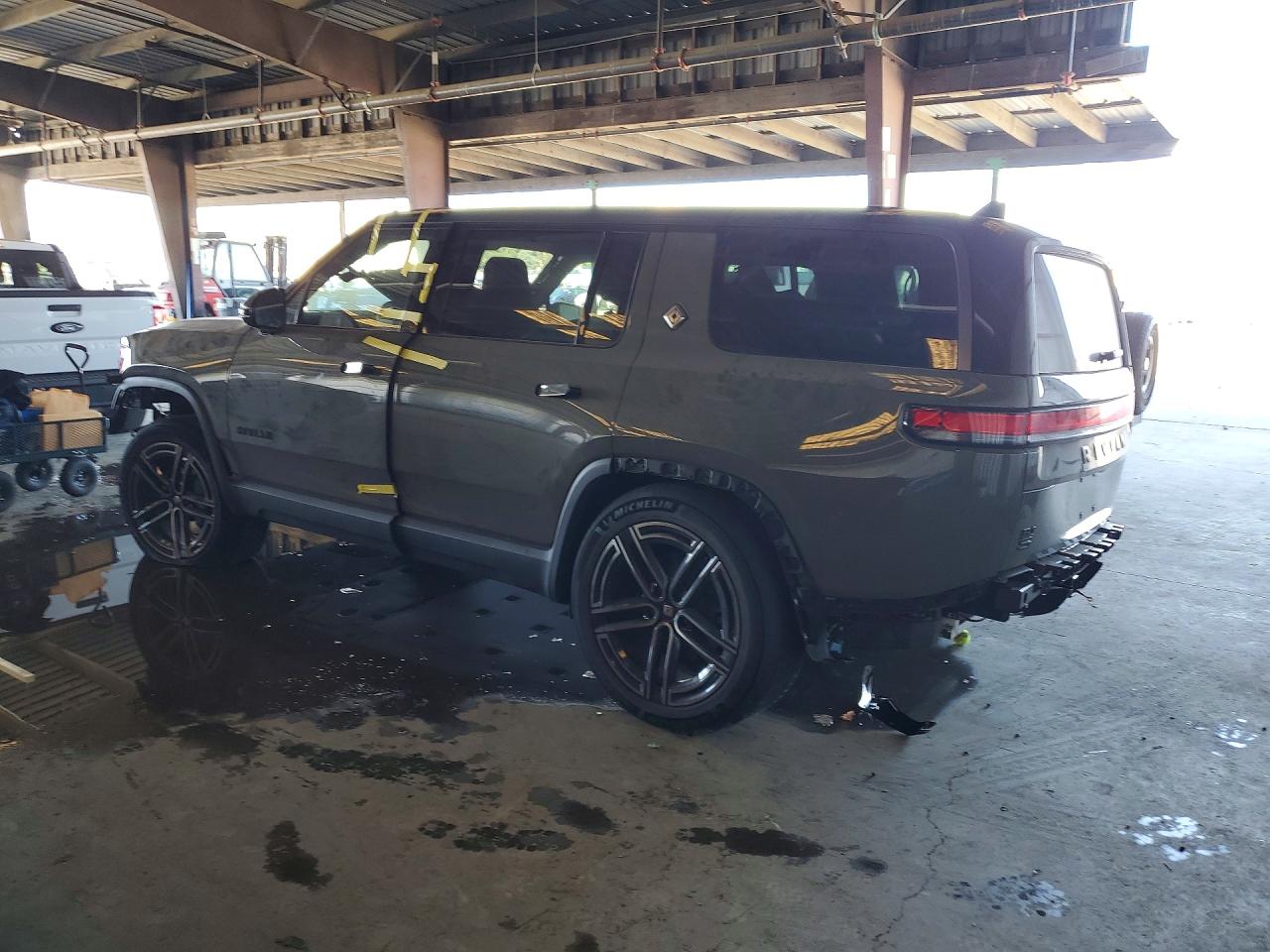 2026 RIVIAN R1S — VIN 7PDSGABP1TN076265 — photo 2