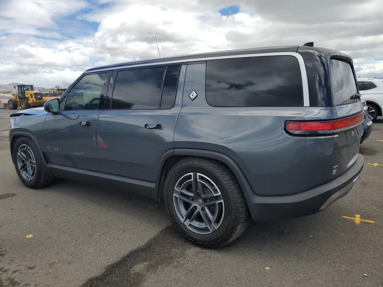 2025 RIVIAN R1S — VIN 7PDSGBBA9SN053803 — photo 2