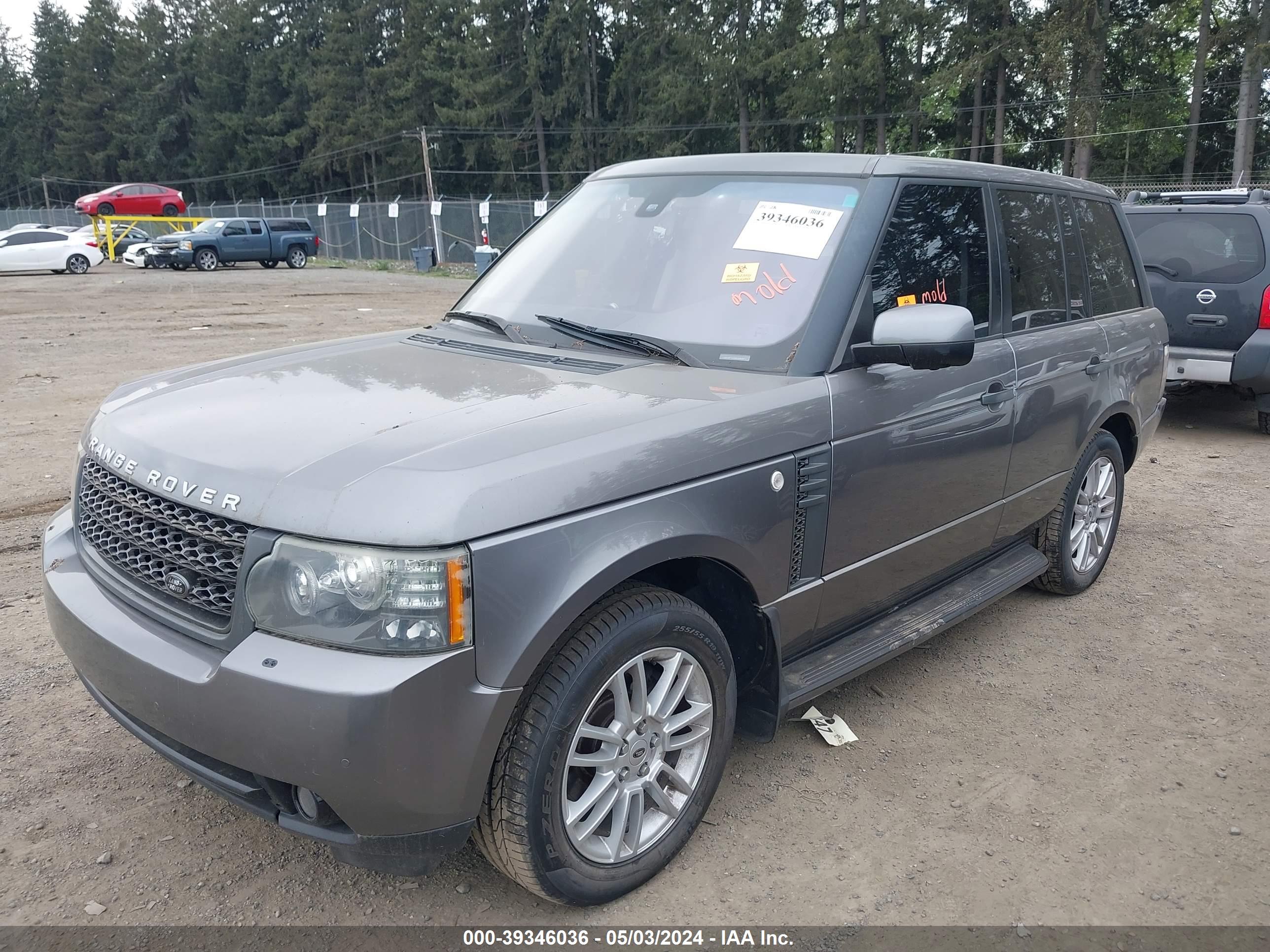 2011 LAND ROVER RANGE ROVER — VIN SALMF1D49BA334097 — photo 2