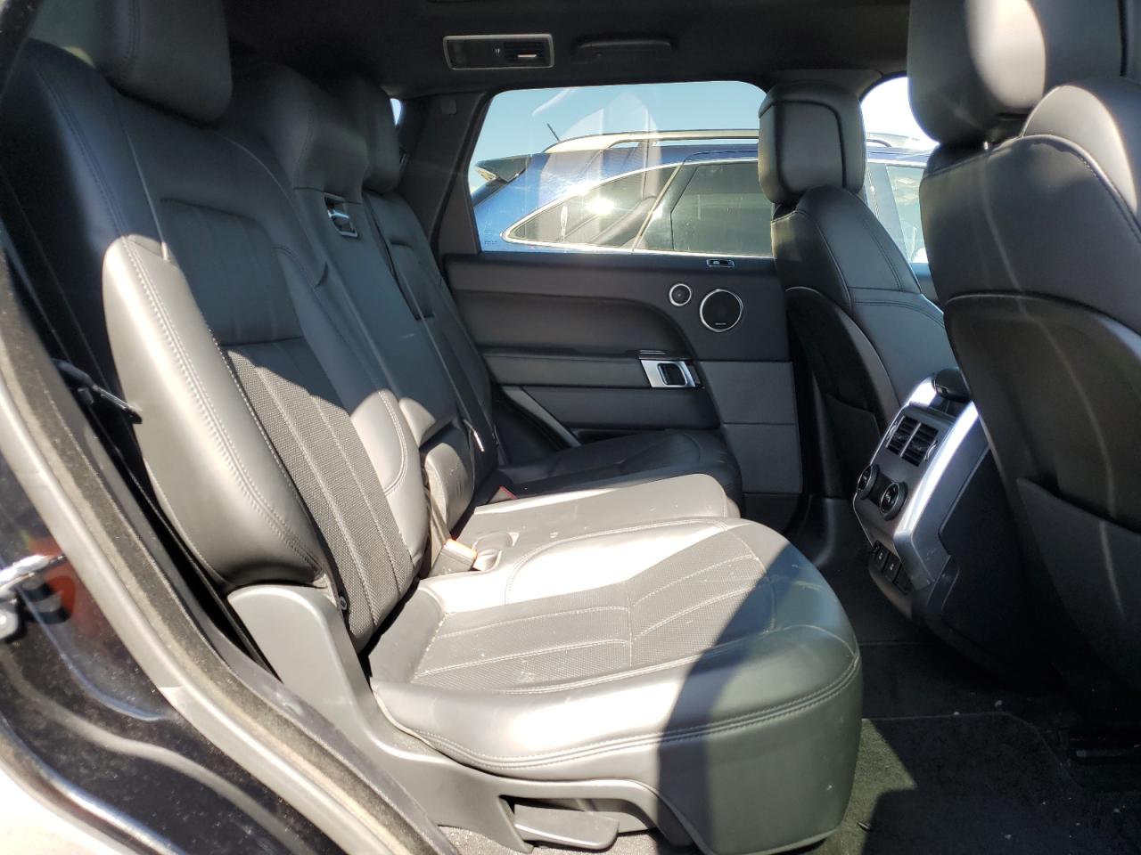 SALWR2RV7KA841104 — photo 10